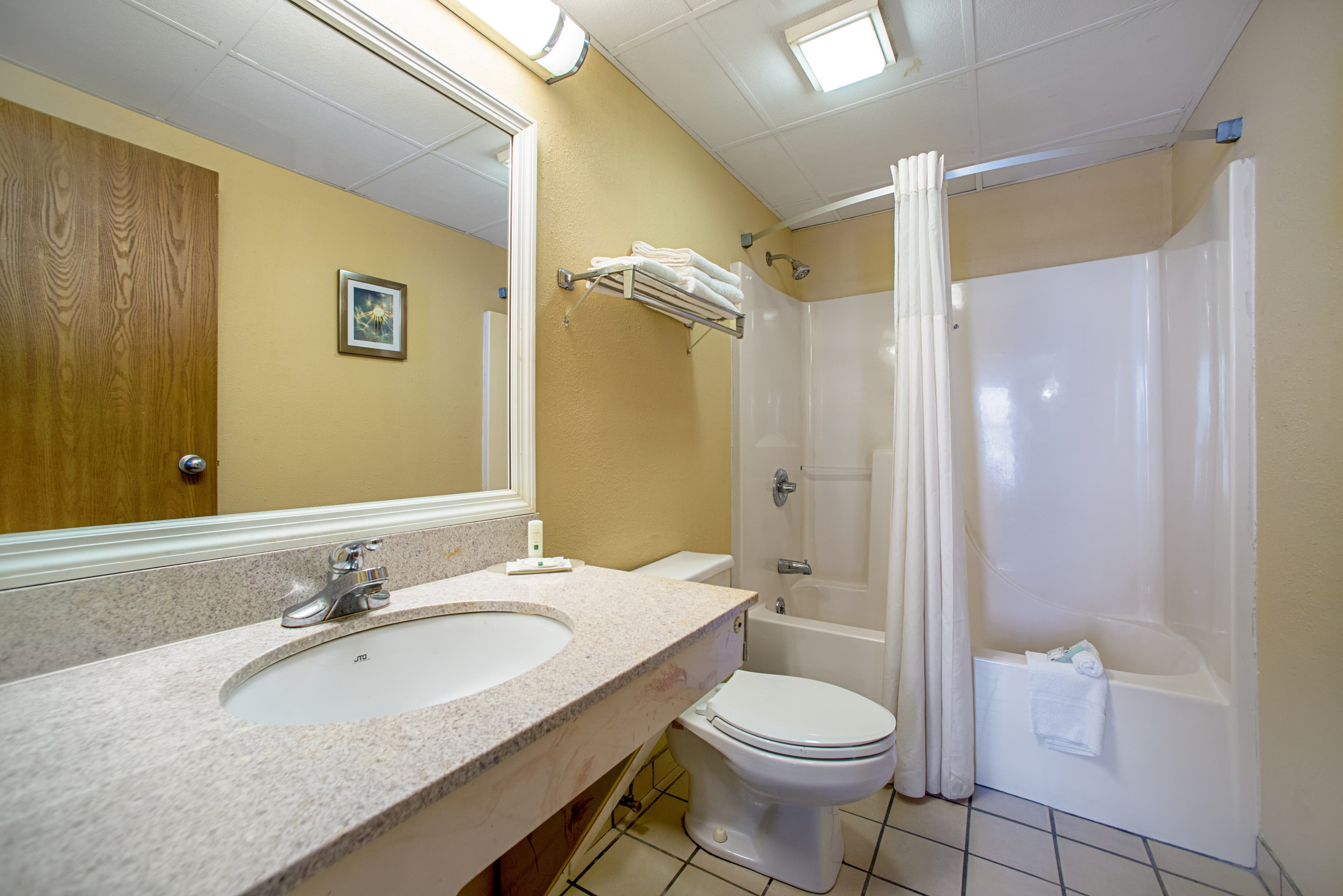 Quality Inn Pacific near Six Flags St. Louis - Image 5