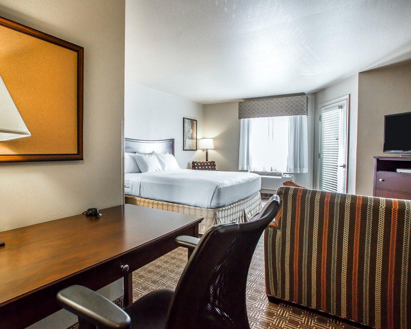 MainStay Suites St. Robert - Fort Leonard Wood - Image 5
