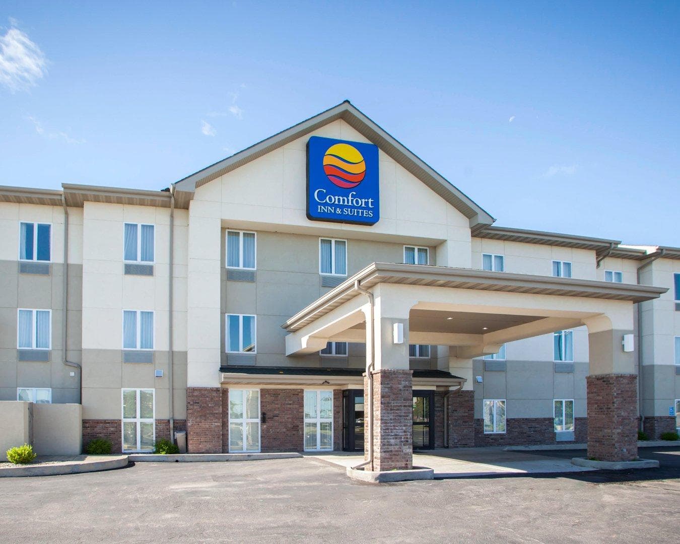 Comfort Inn & Suites Harrisonville - Image 1