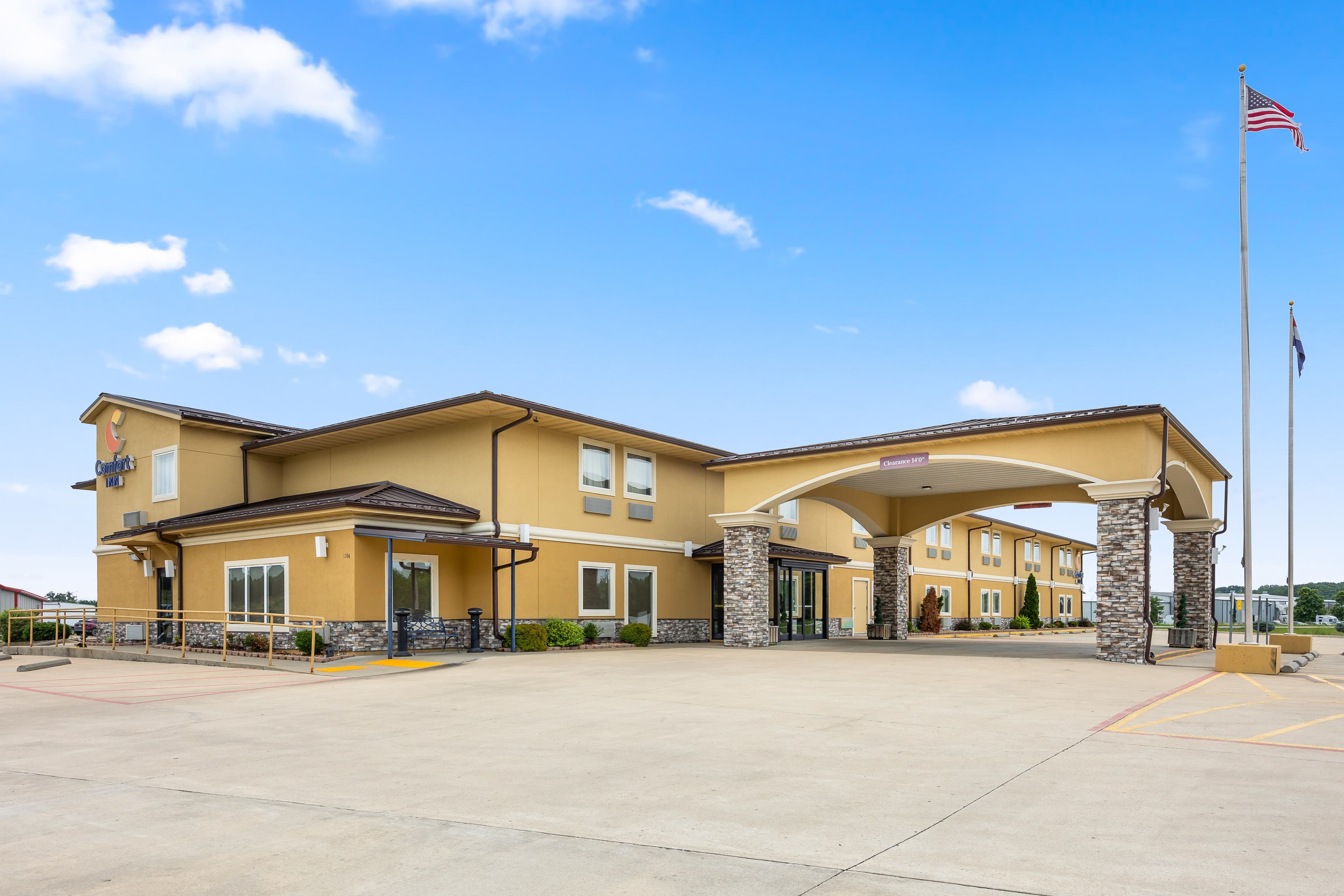 Comfort Inn Willow Springs US 60 and US 63 - Image 1