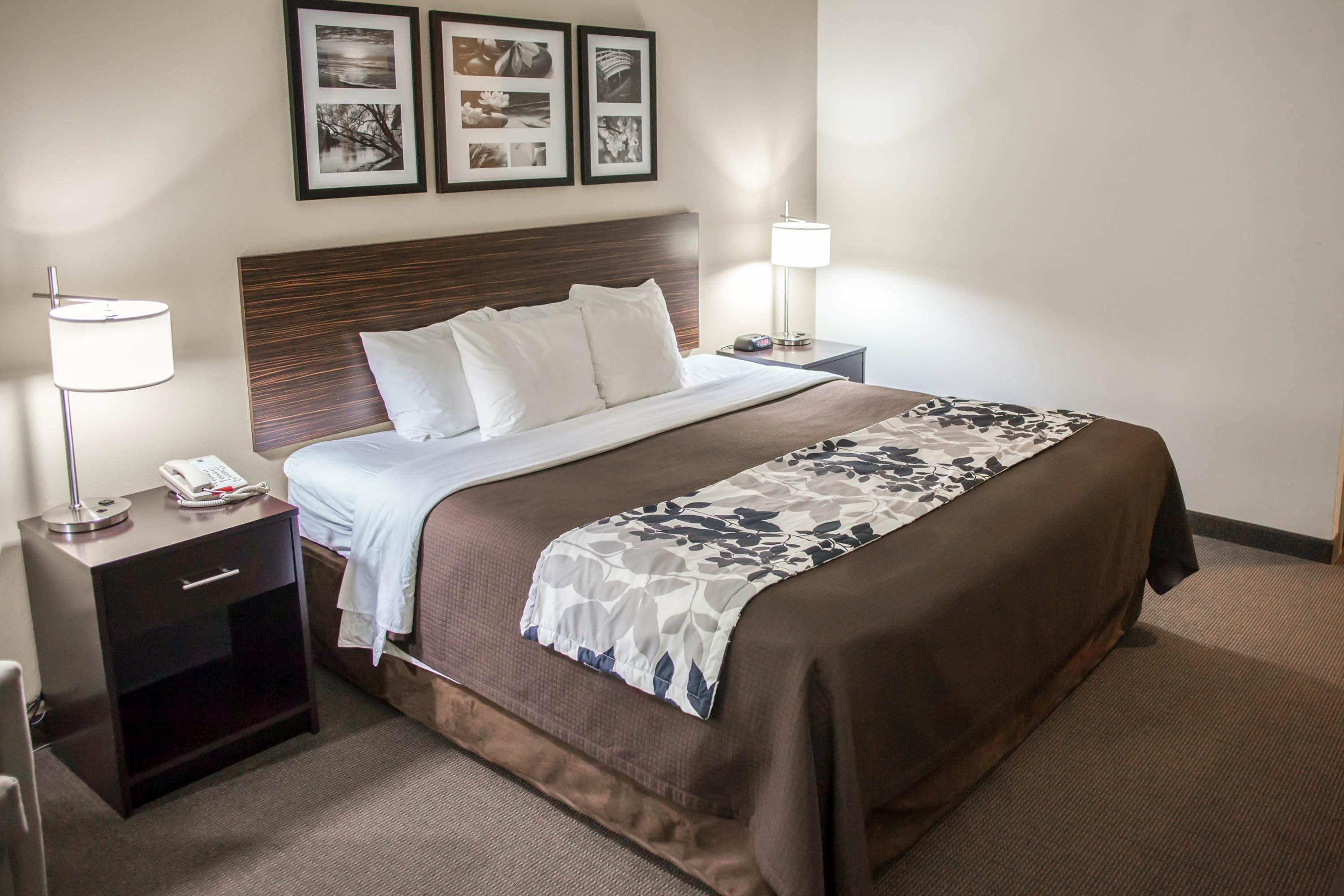 Sleep Inn & Suites Indoor Waterpark - Image 1