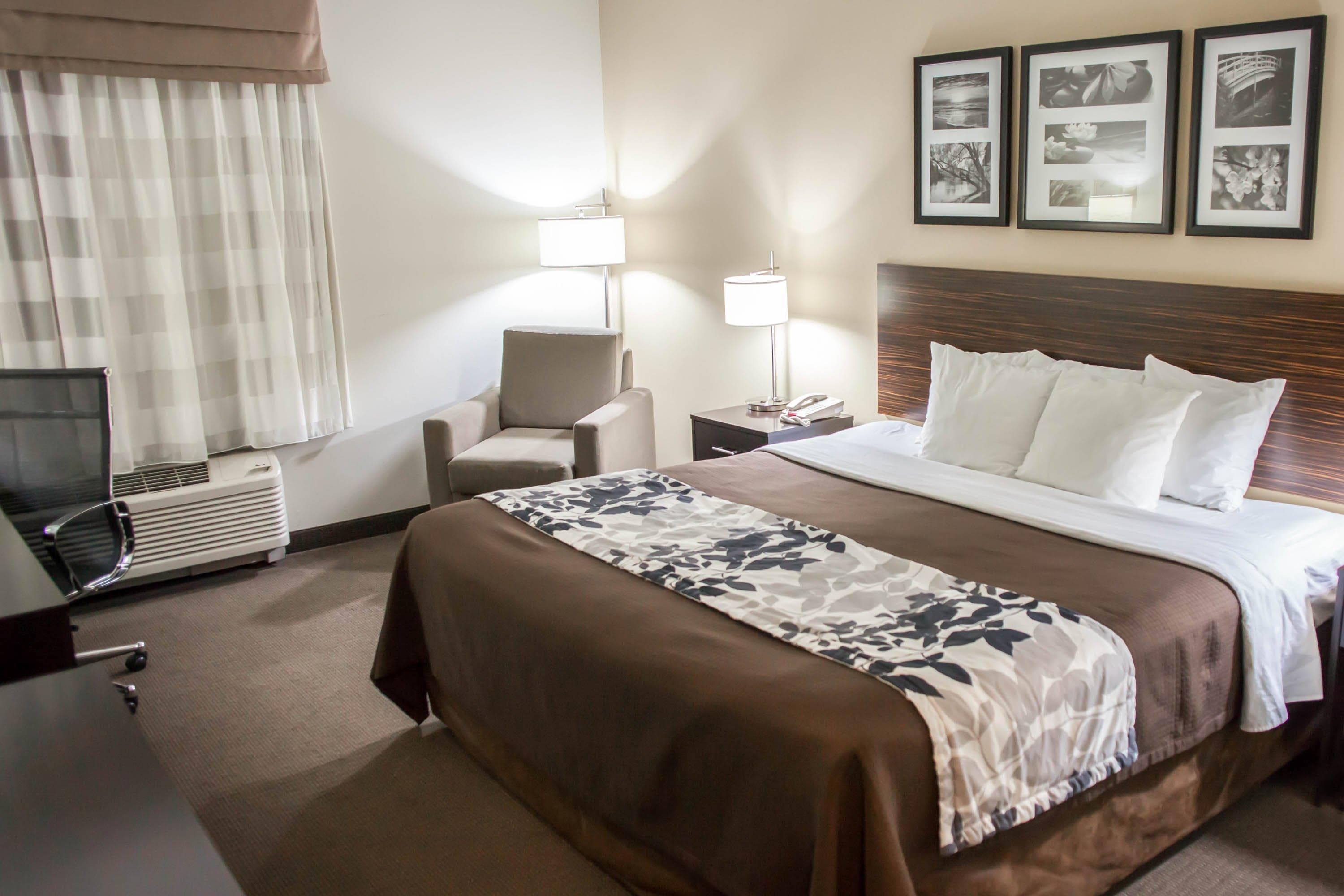 Sleep Inn & Suites Indoor Waterpark - Image 3