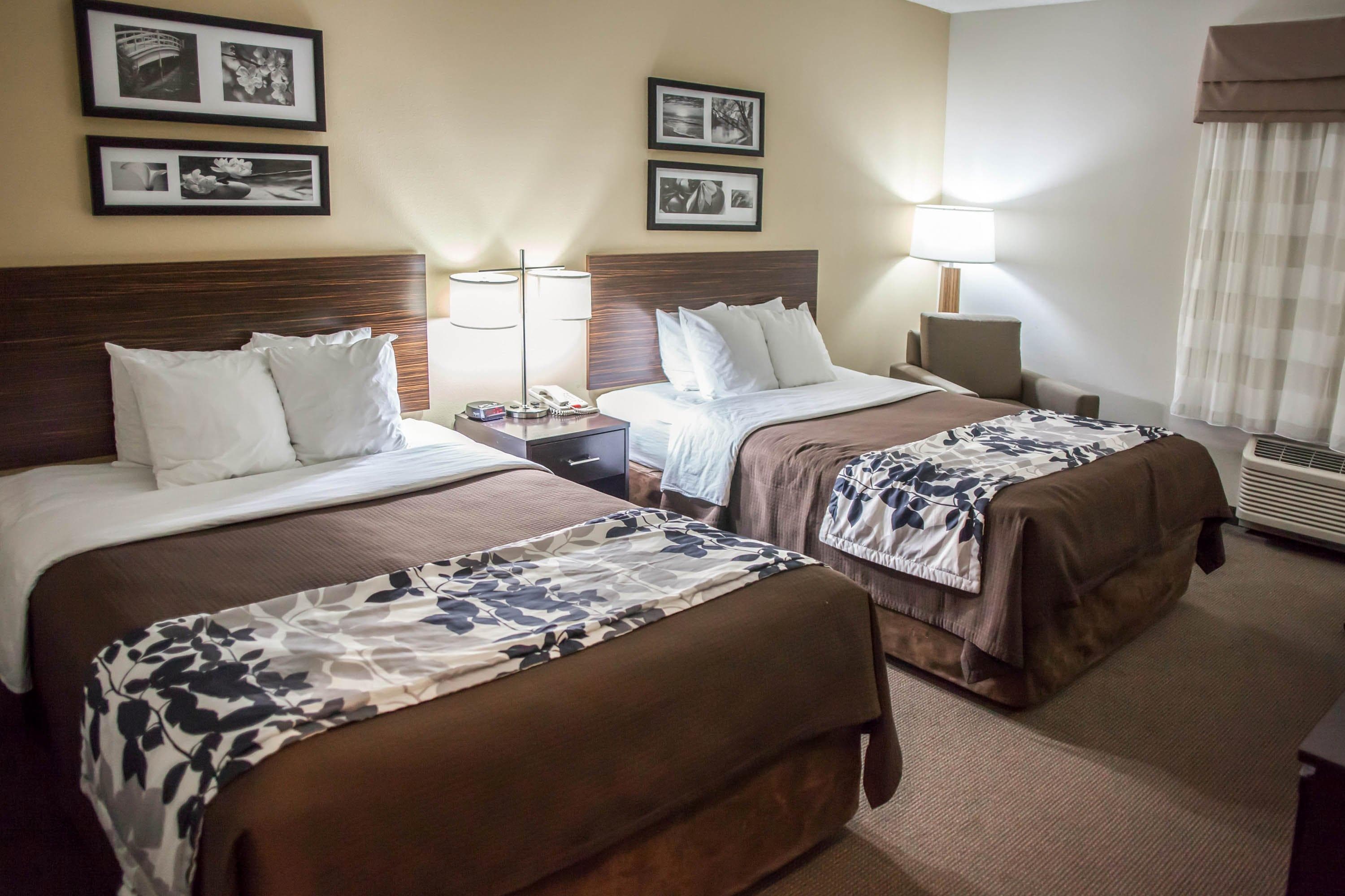 Sleep Inn & Suites Indoor Waterpark - Image 4