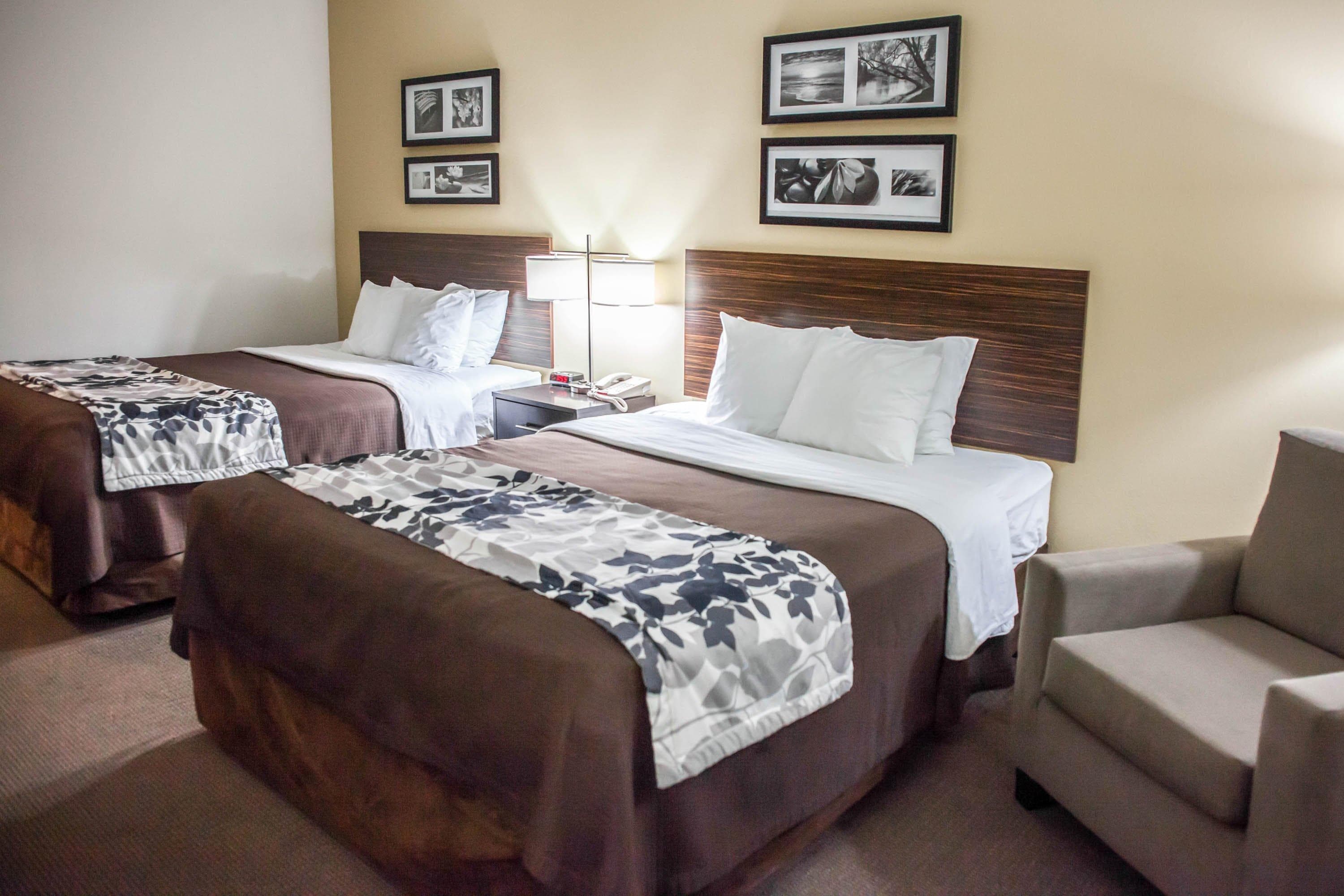 Sleep Inn & Suites Indoor Waterpark - Image 5