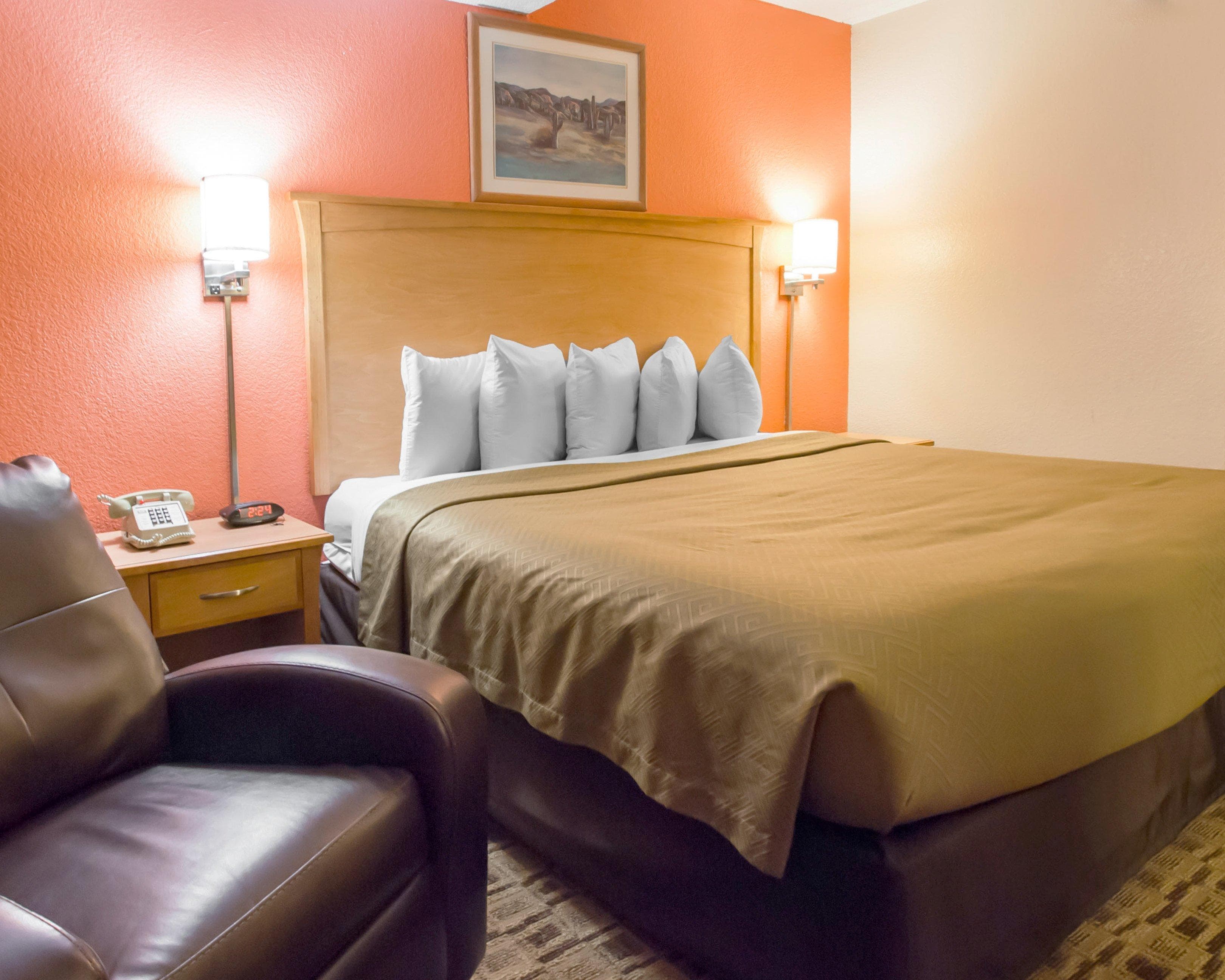 Econo Lodge Kansas City Downtown North - Image 2