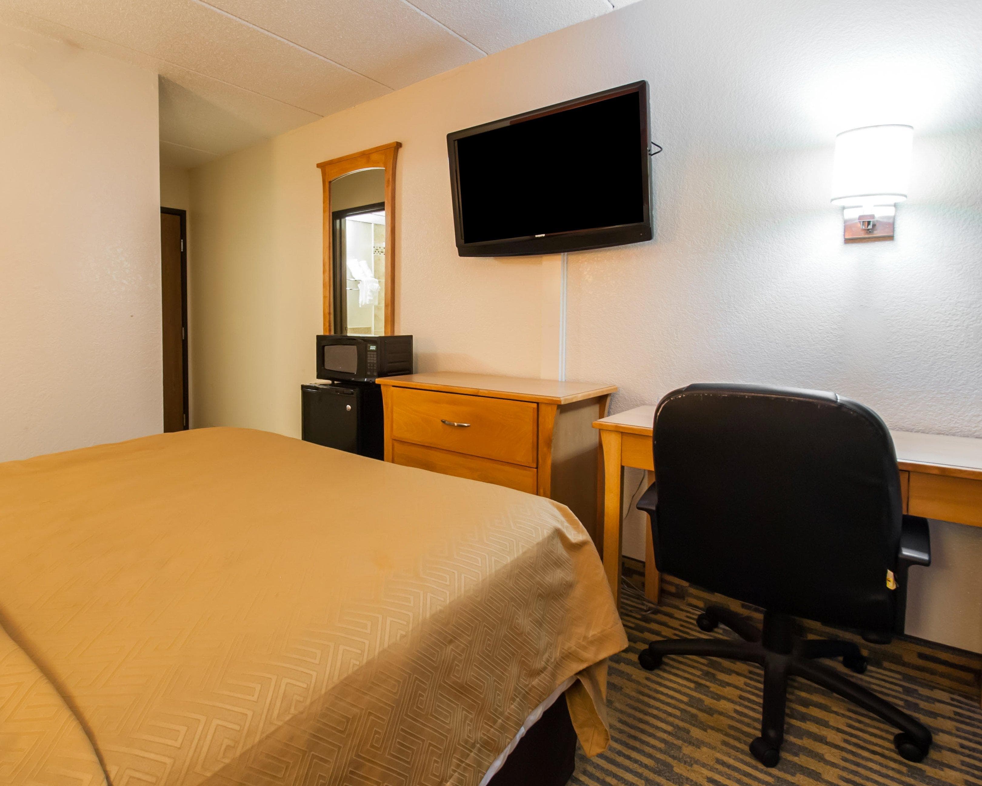 Econo Lodge Kansas City Downtown North — 13