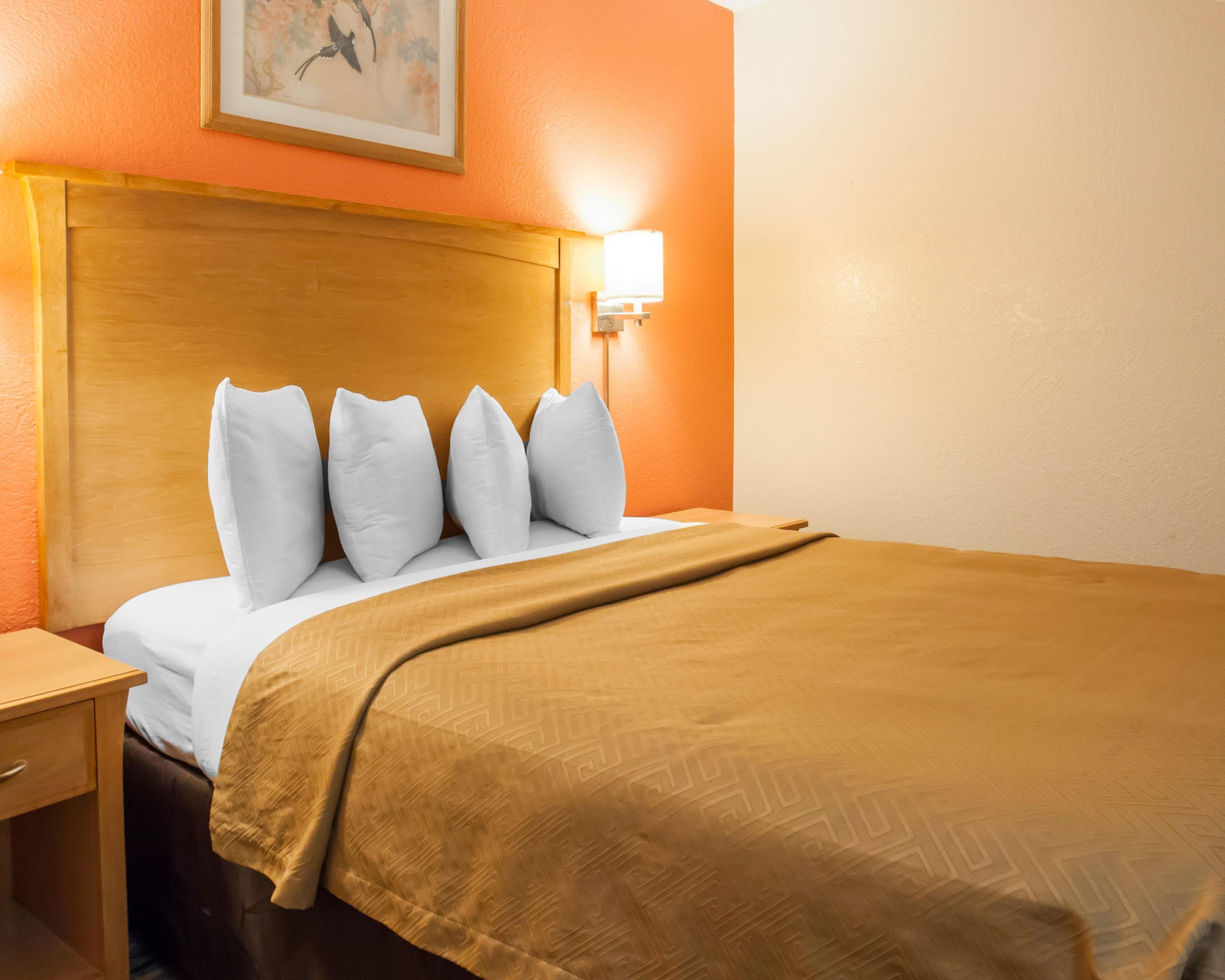 Econo Lodge Kansas City Downtown North — 12