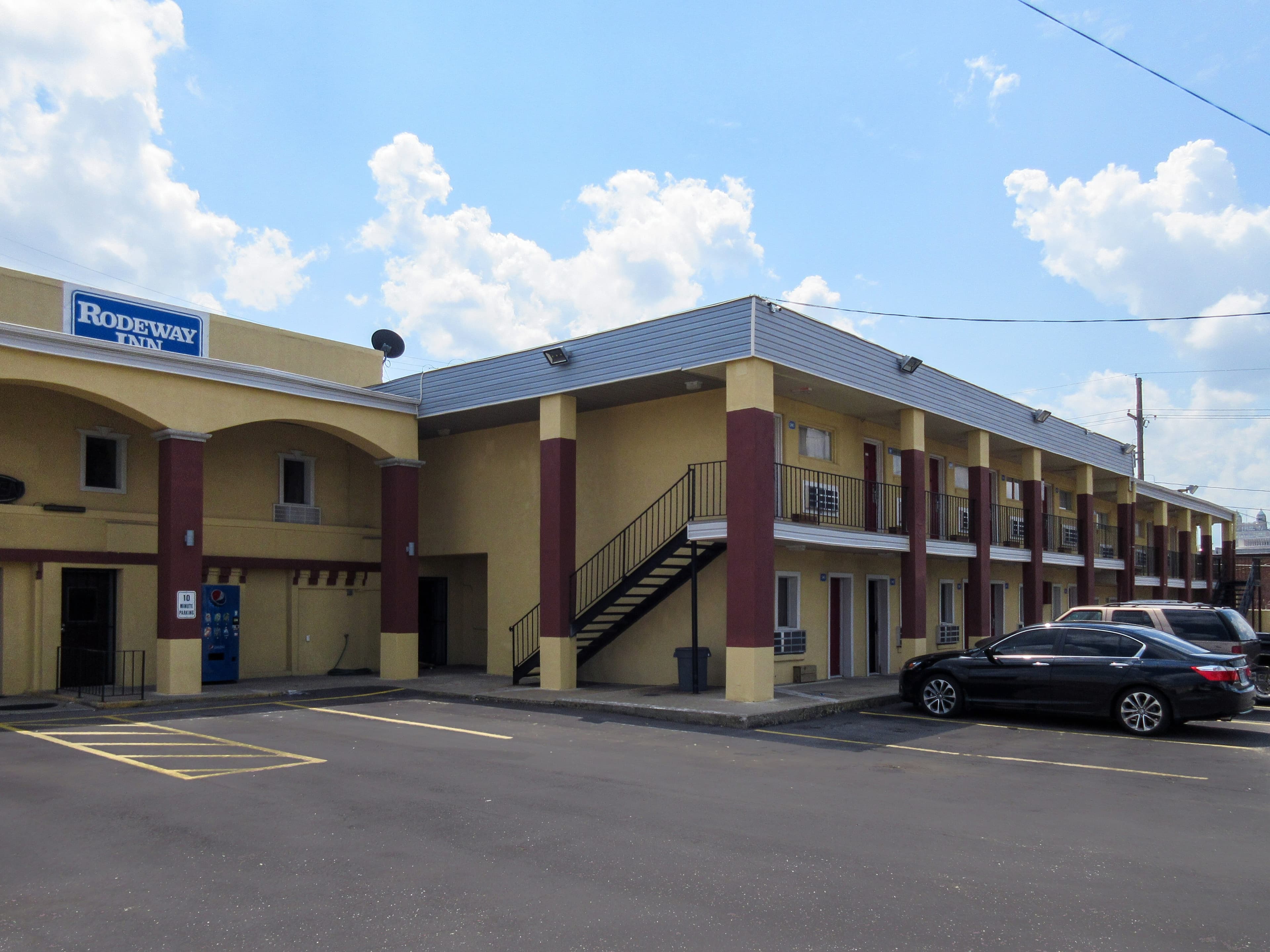 Rodeway Inn Kansas City Downtown Area - Image 1