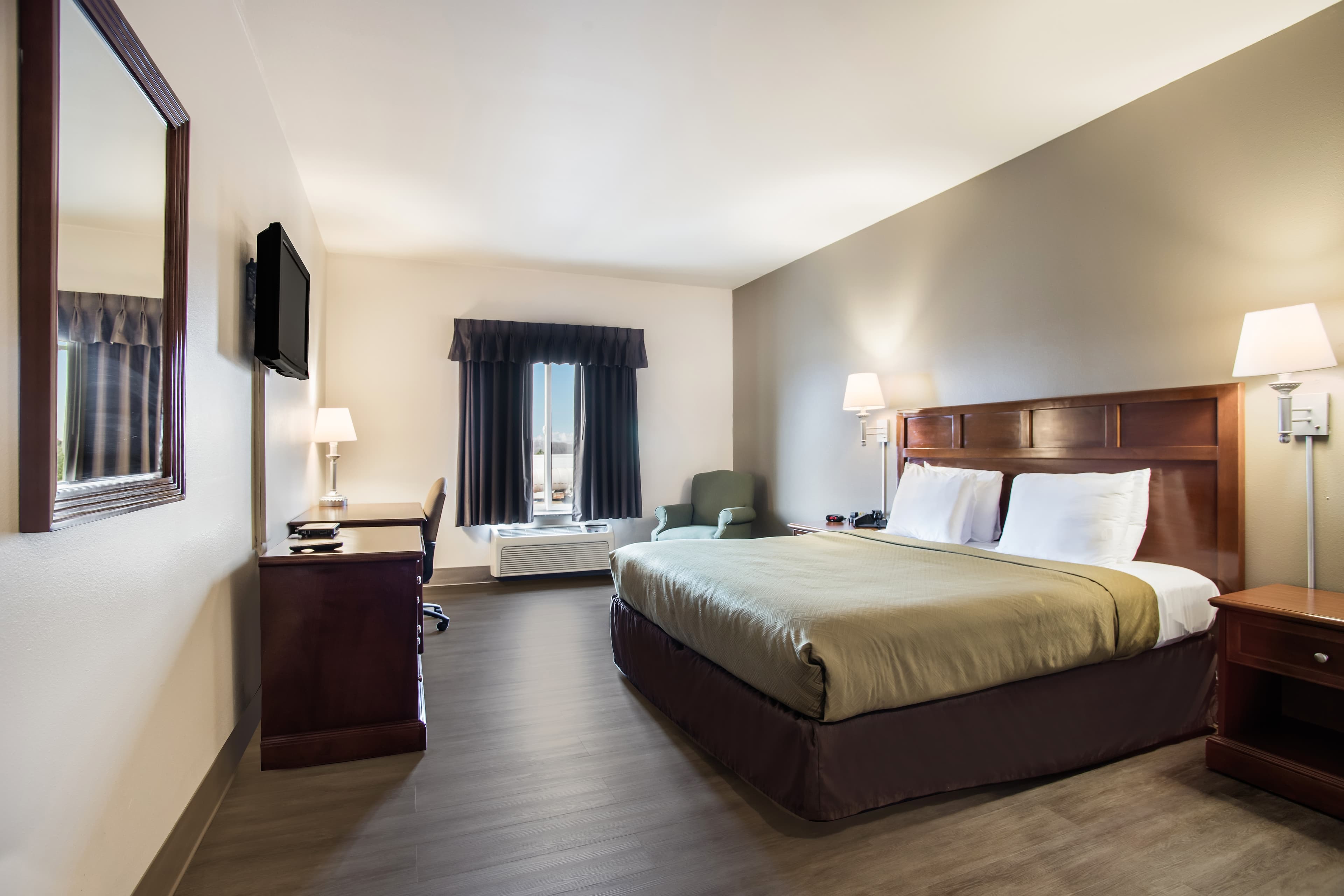 Econo Lodge Anderson — 8