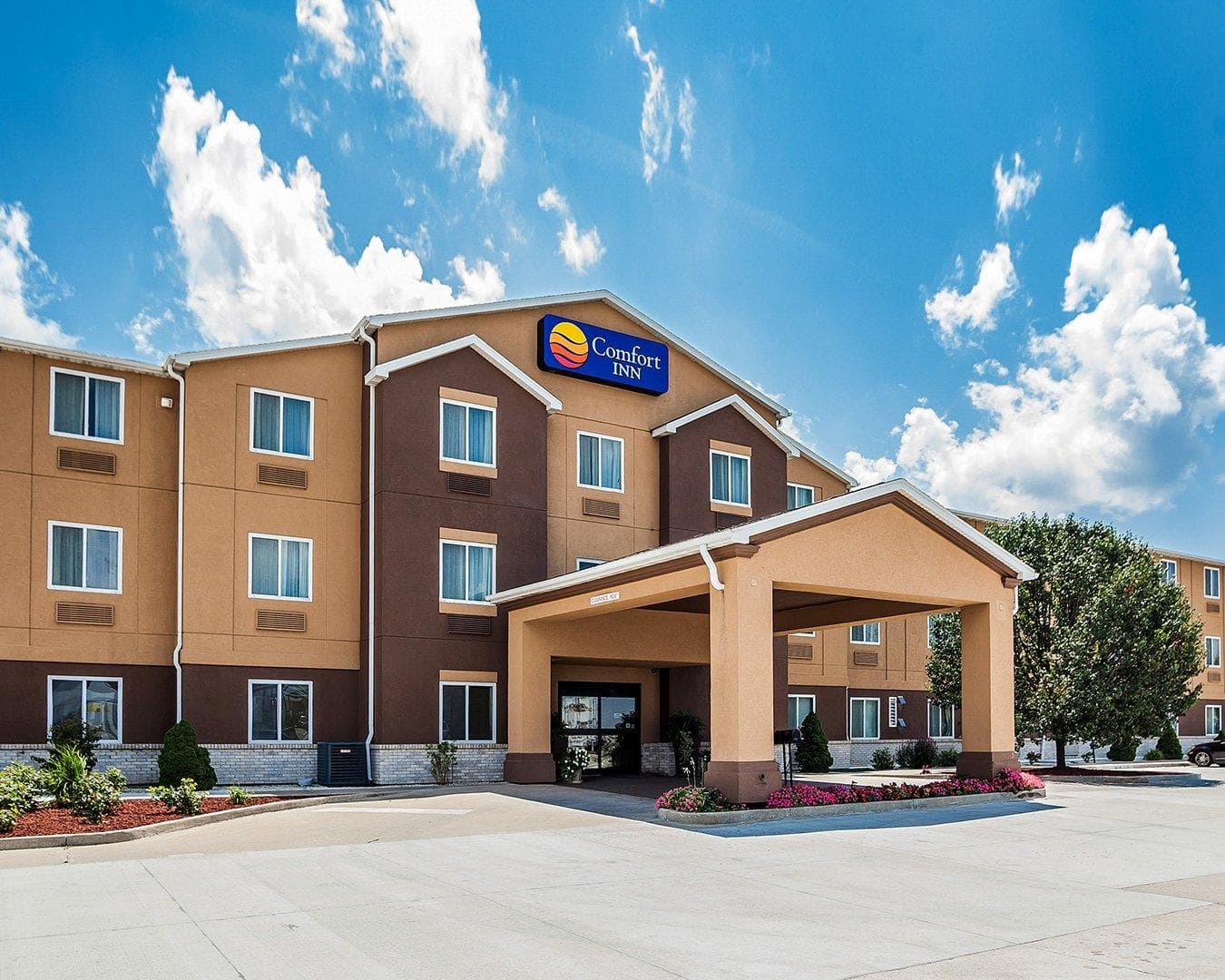Comfort Inn & Suites Moberly - Image 1