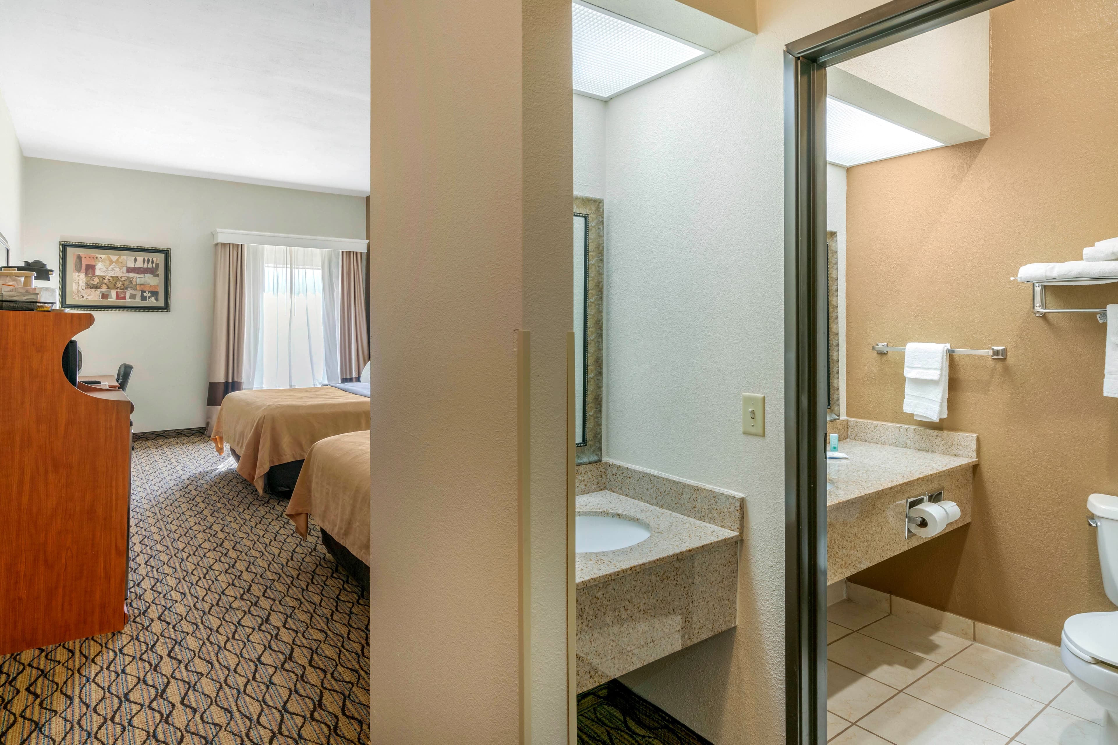Quality Inn & Suites Jefferson City — 8