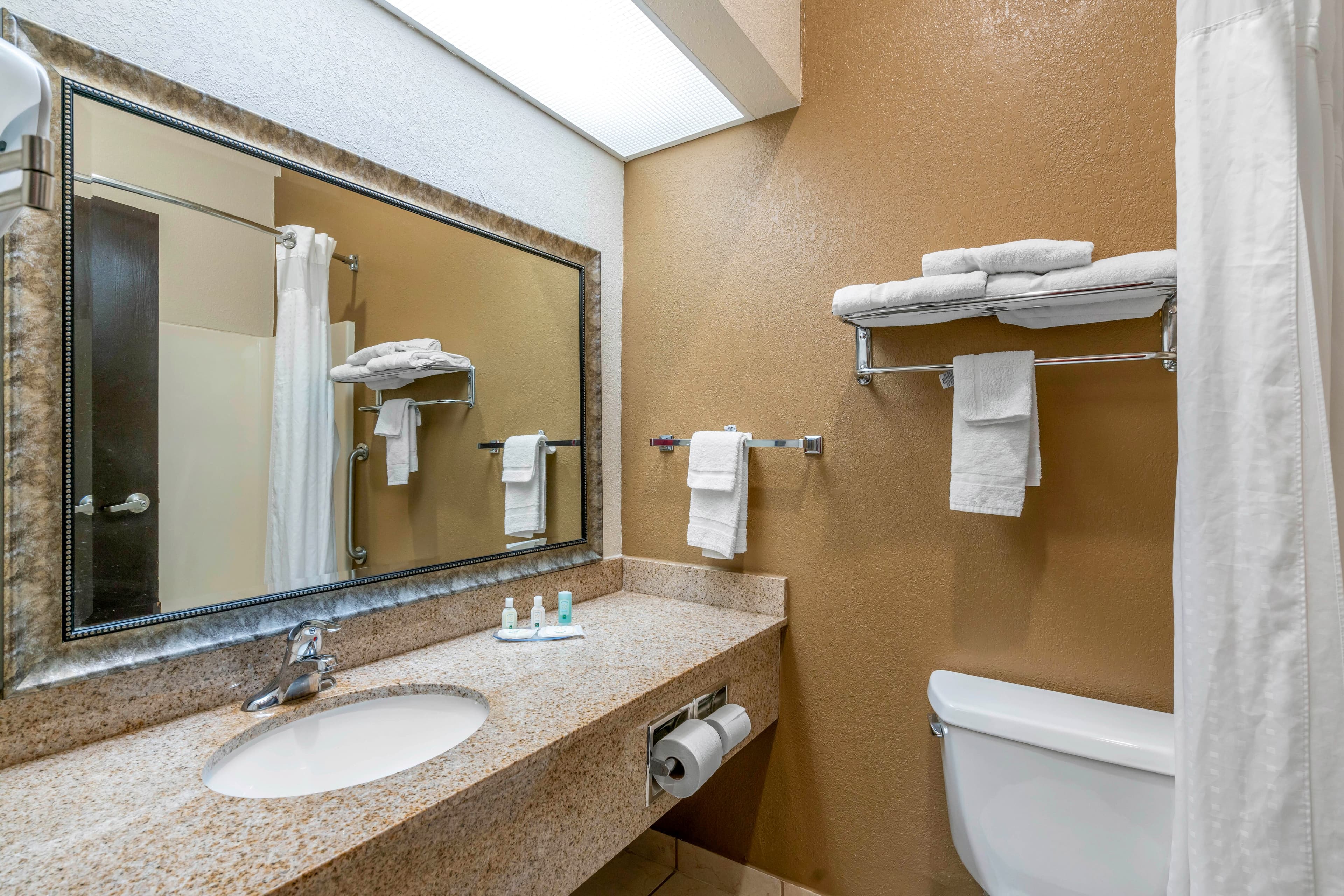 Quality Inn & Suites Jefferson City — 9