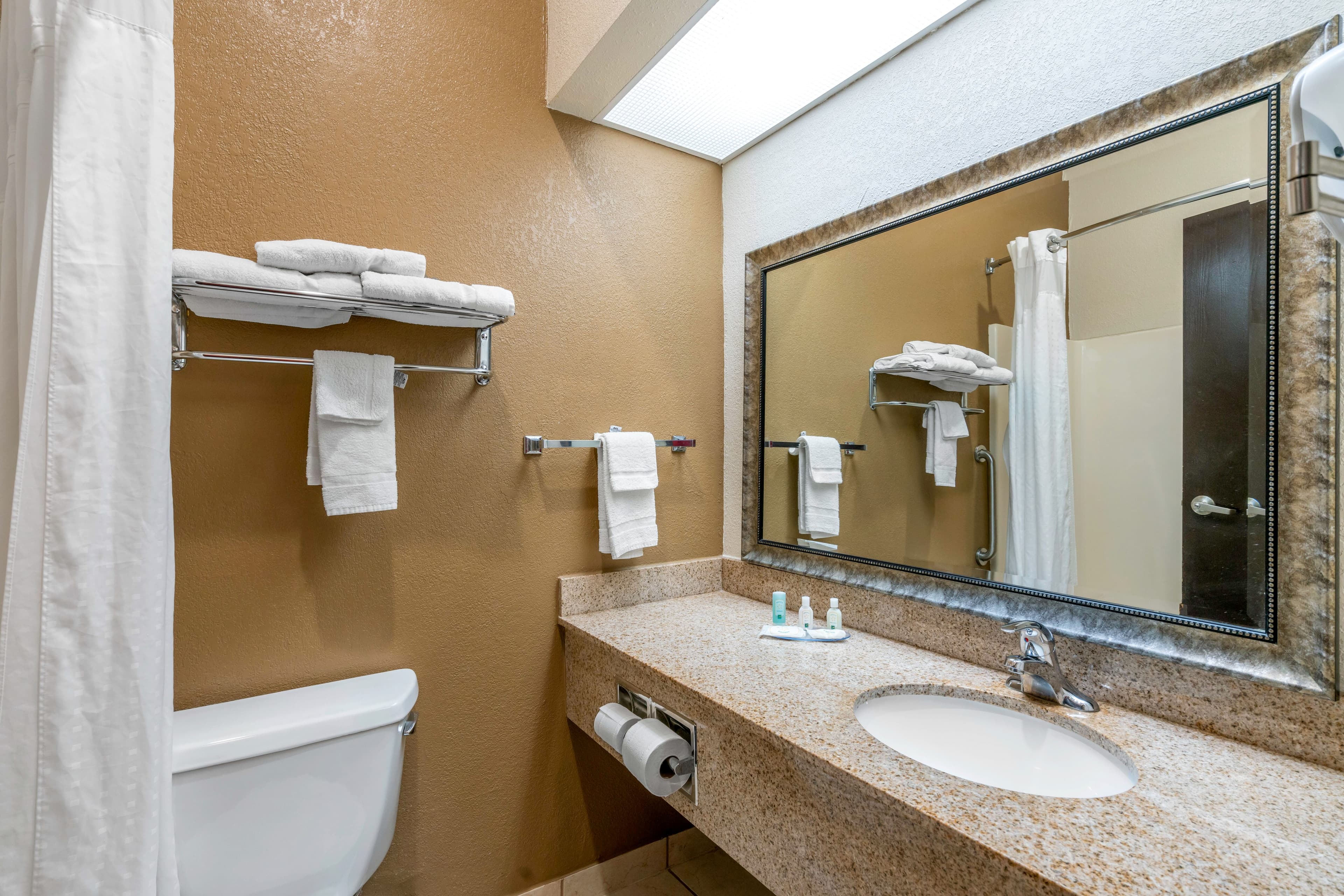 Quality Inn & Suites Jefferson City — 14