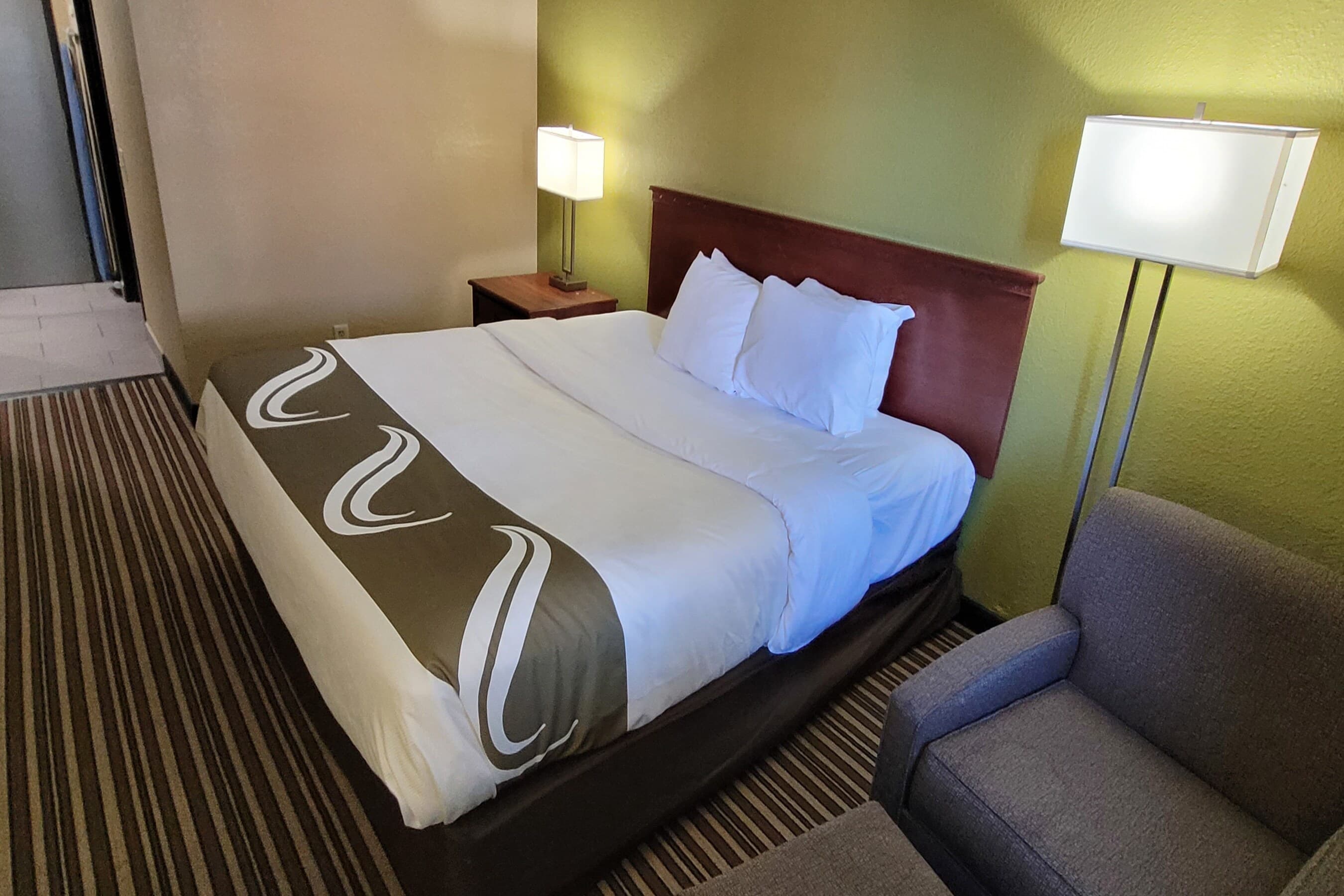 Quality Inn & Suites Columbia I-70 - Image 2