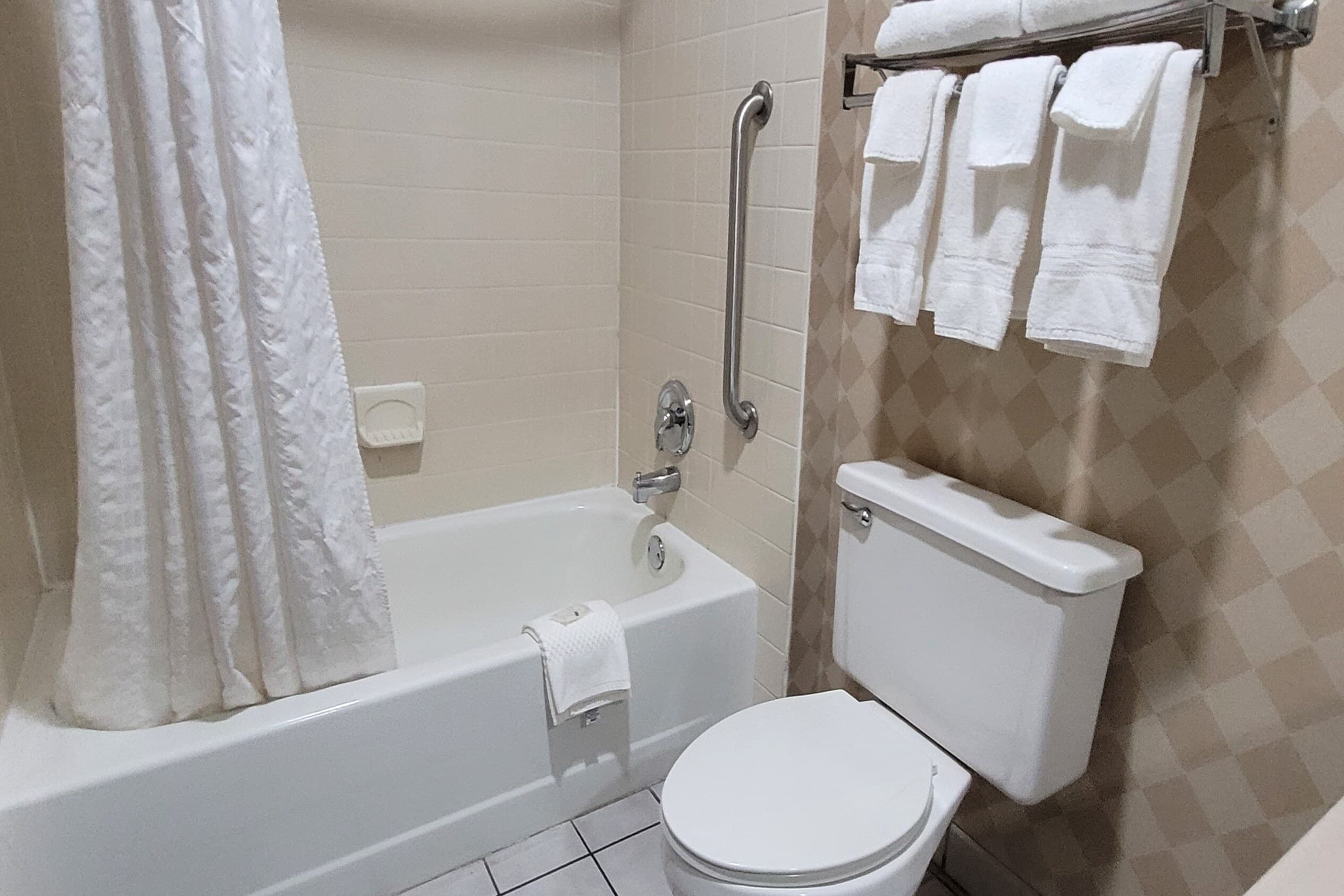 Quality Inn & Suites Columbia I-70 - Image 3
