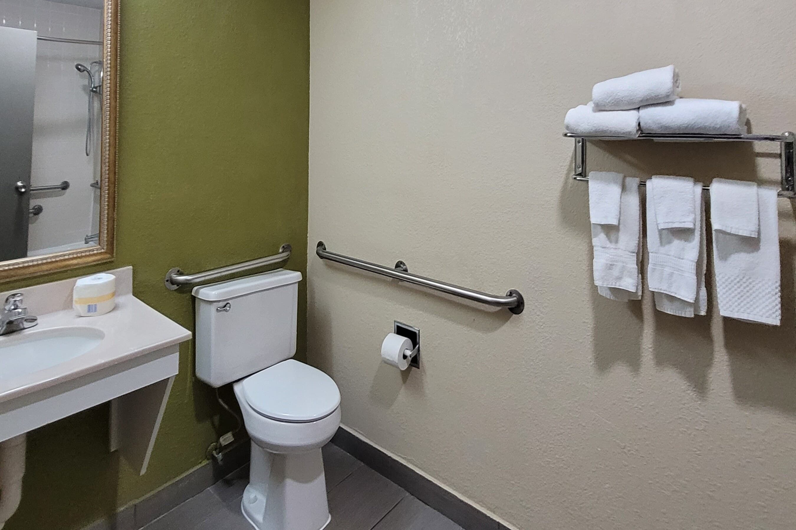 Quality Inn & Suites Columbia I-70 - Image 5