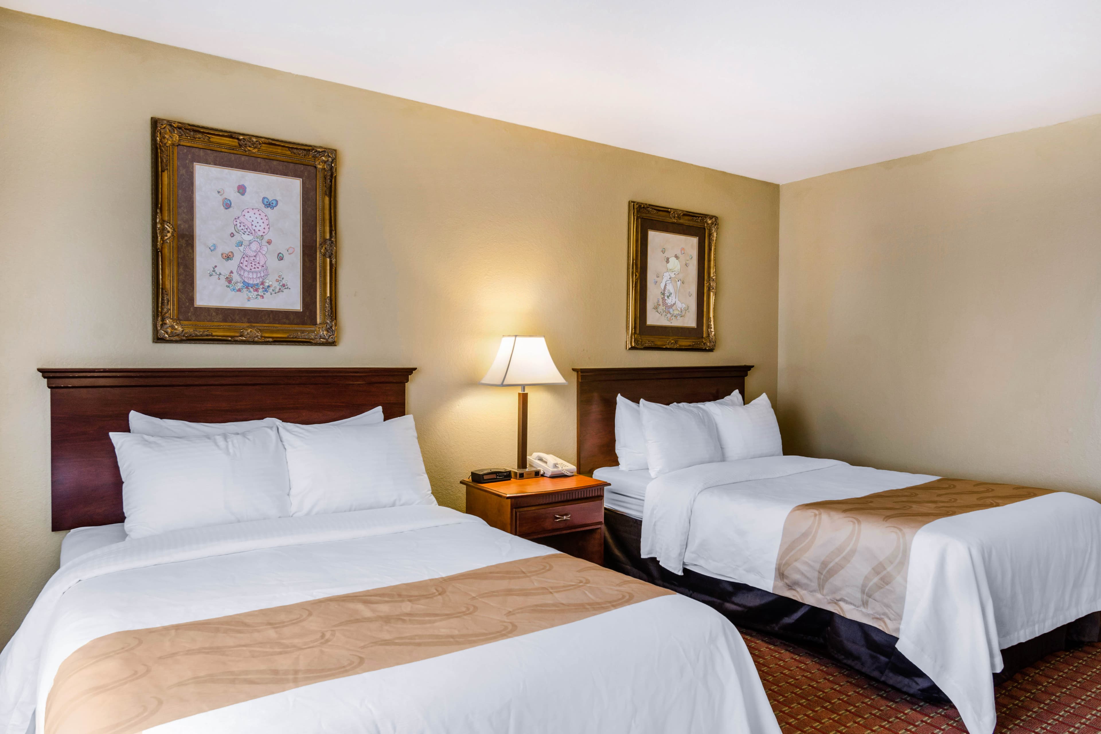 Quality Inn & Suites Carthage near Precious Moments Chapel - Image 4