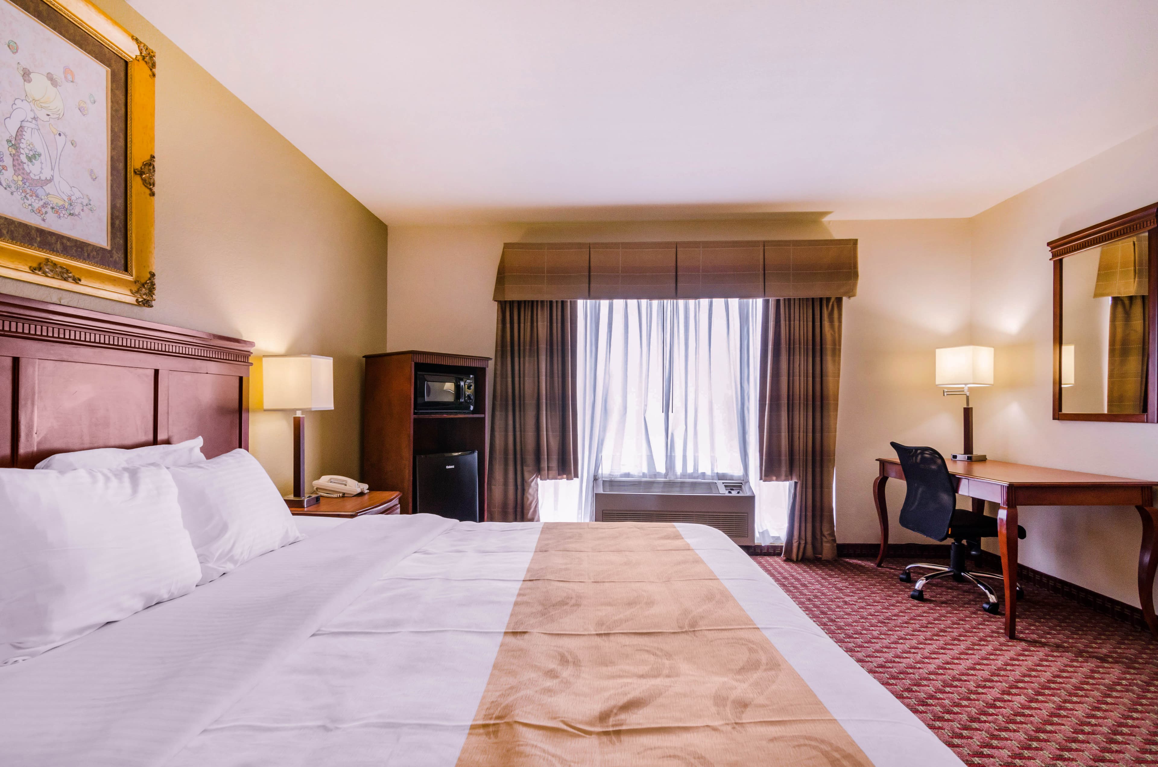 Quality Inn & Suites Carthage near Precious Moments Chapel — 11