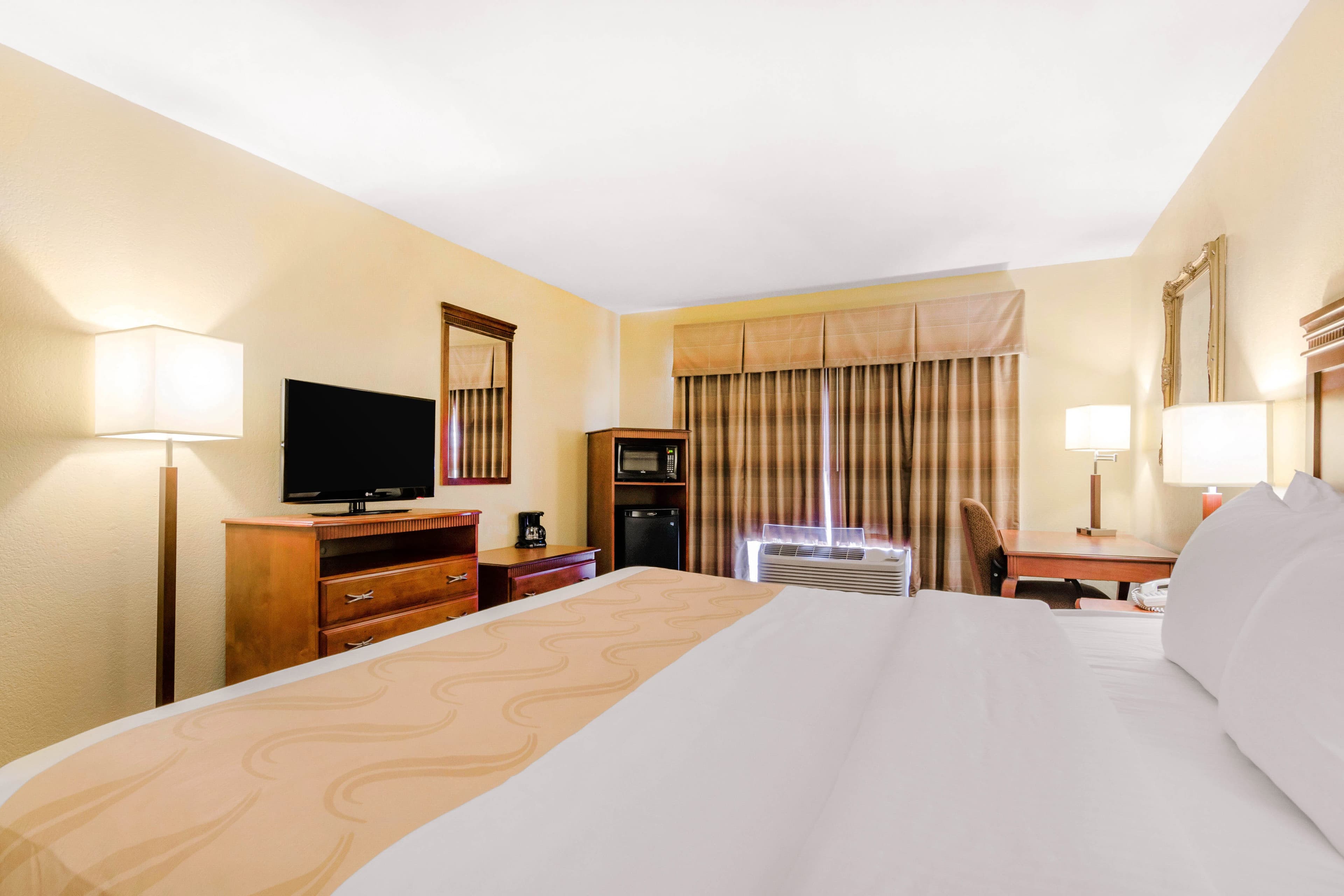 Quality Inn & Suites Carthage near Precious Moments Chapel — 20