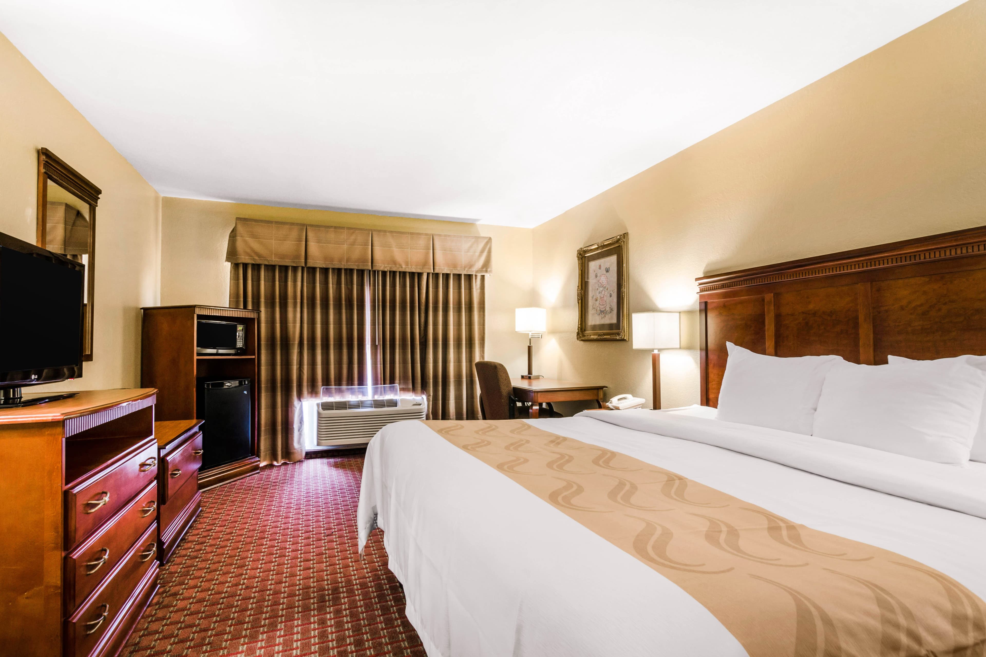 Quality Inn & Suites Carthage near Precious Moments Chapel — 22