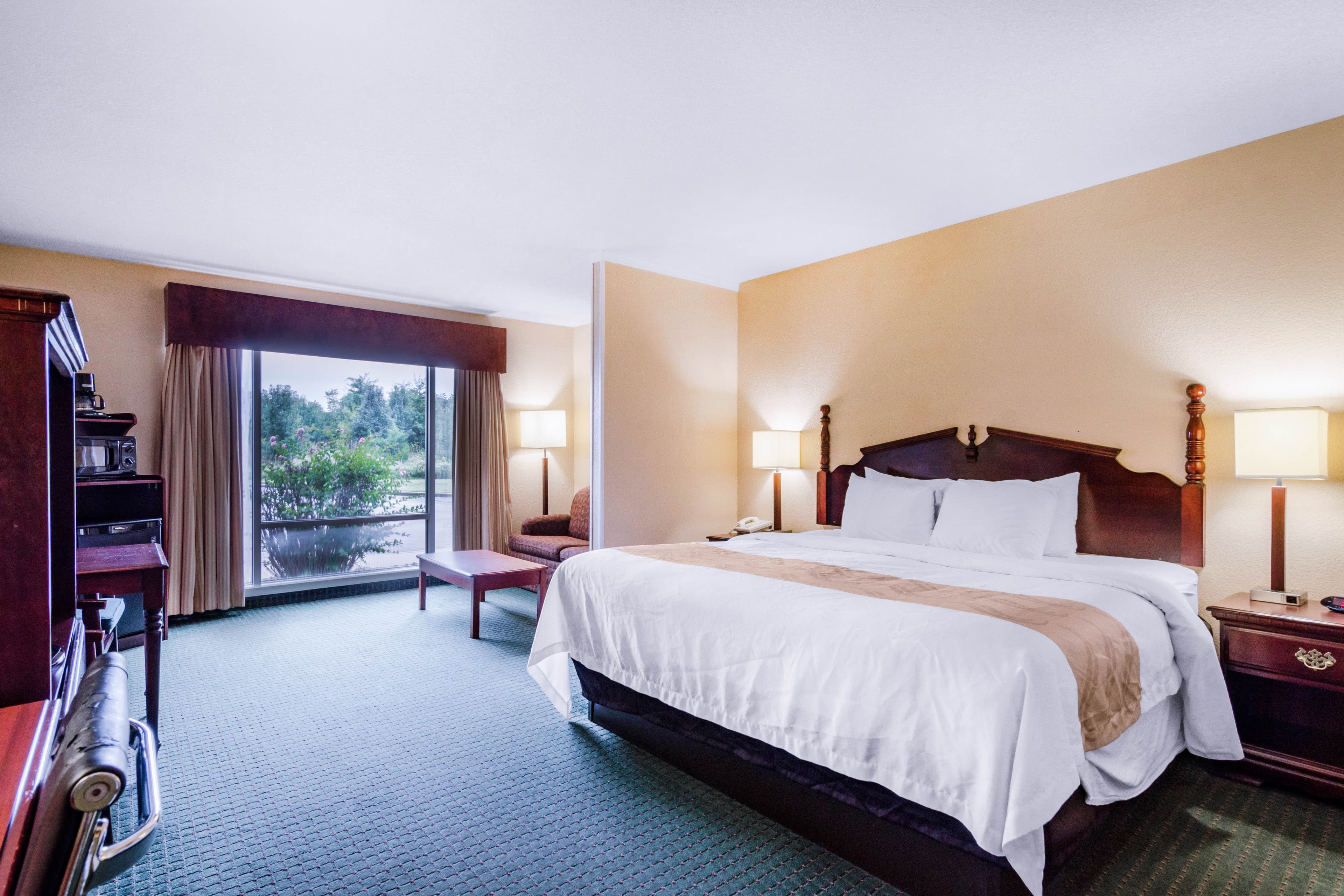 Quality Inn & Suites Carthage near Precious Moments Chapel — 25