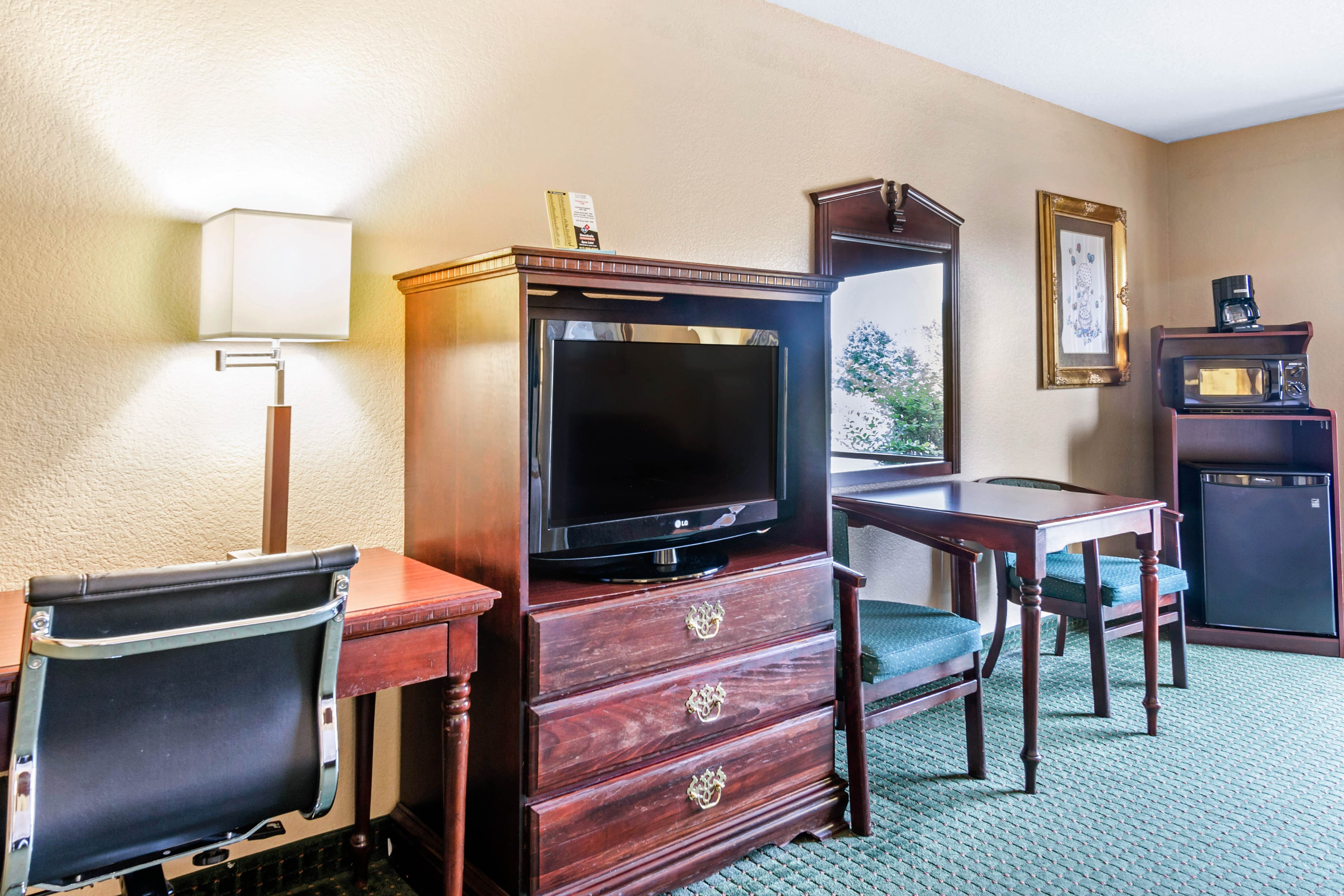 Quality Inn & Suites Carthage near Precious Moments Chapel — 26