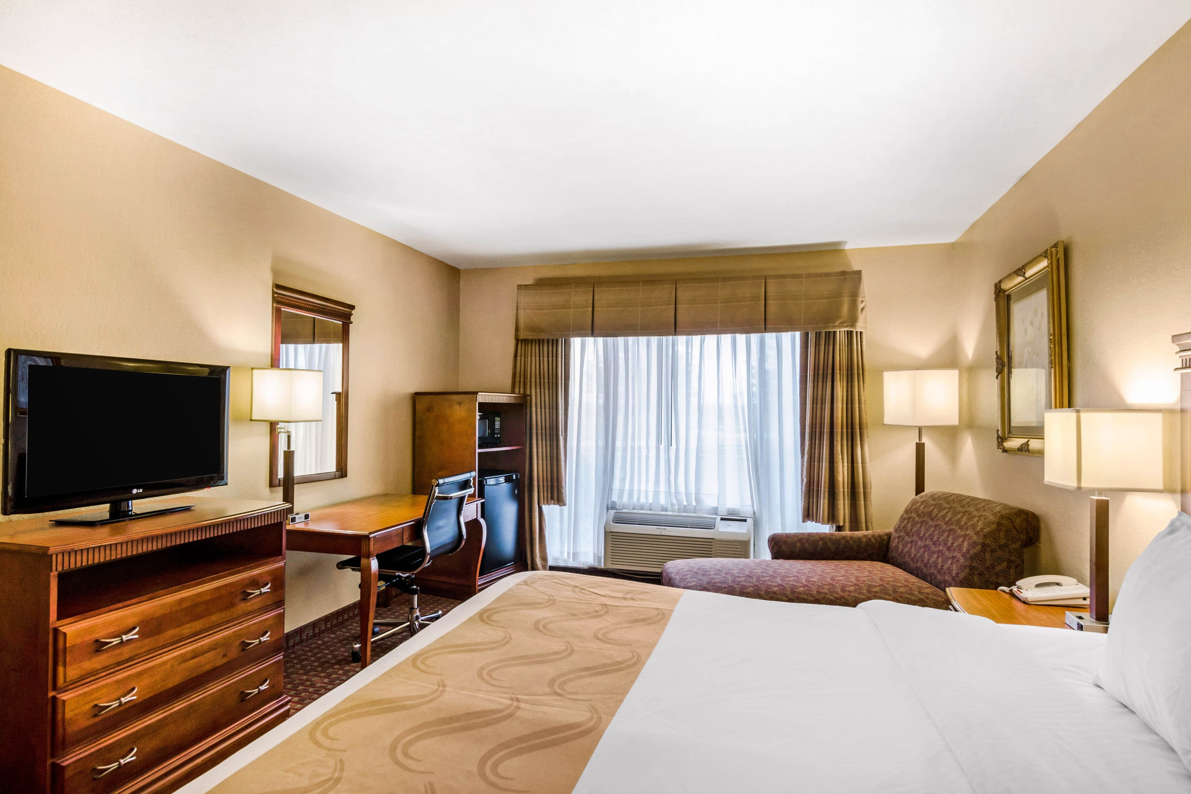 Quality Inn & Suites Carthage near Precious Moments Chapel — 19