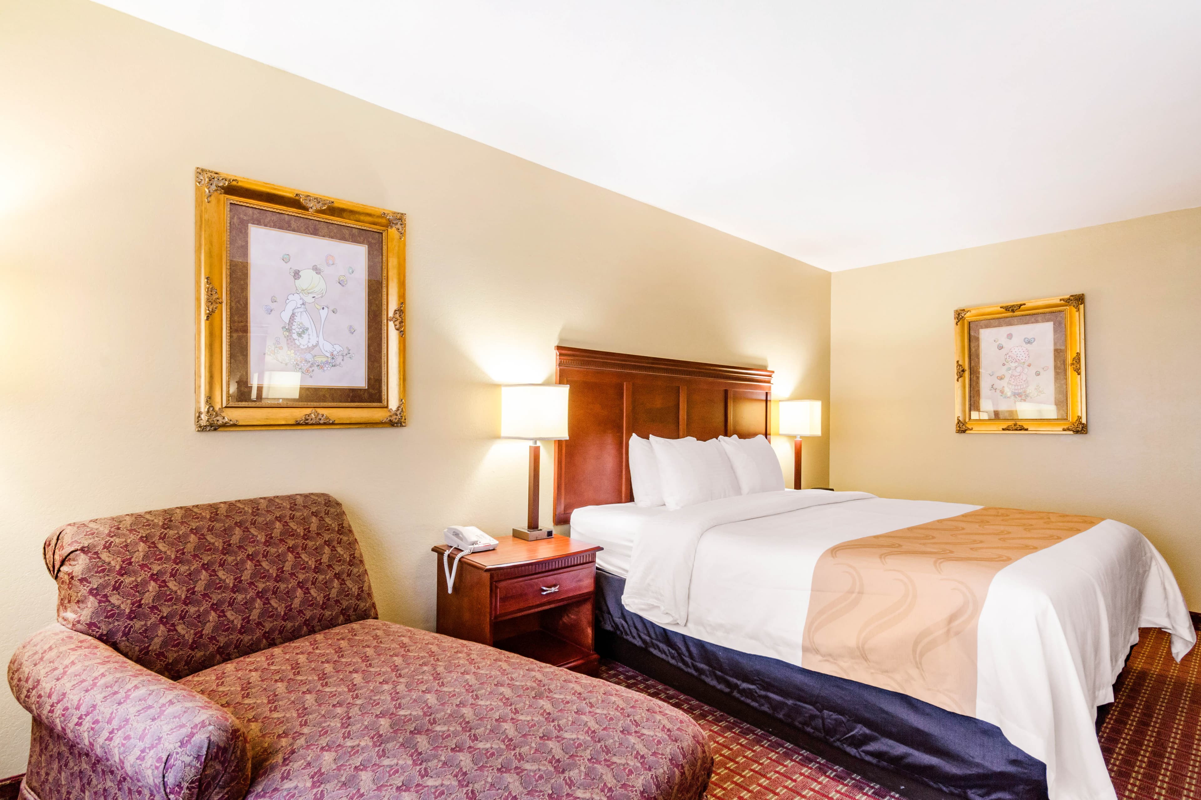 Quality Inn & Suites Carthage near Precious Moments Chapel — 23