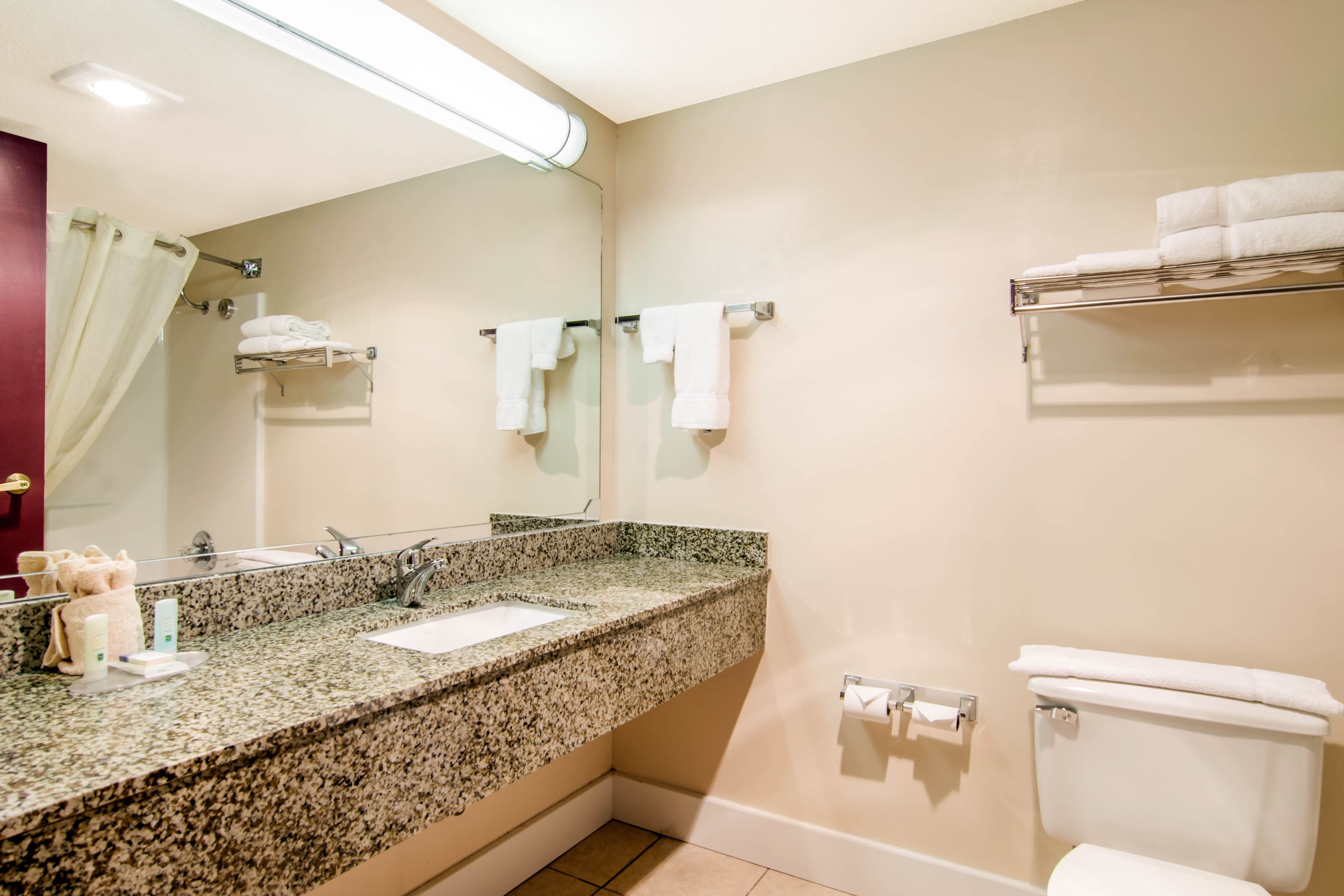 Quality Inn & Suites Carthage near Precious Moments Chapel — 24