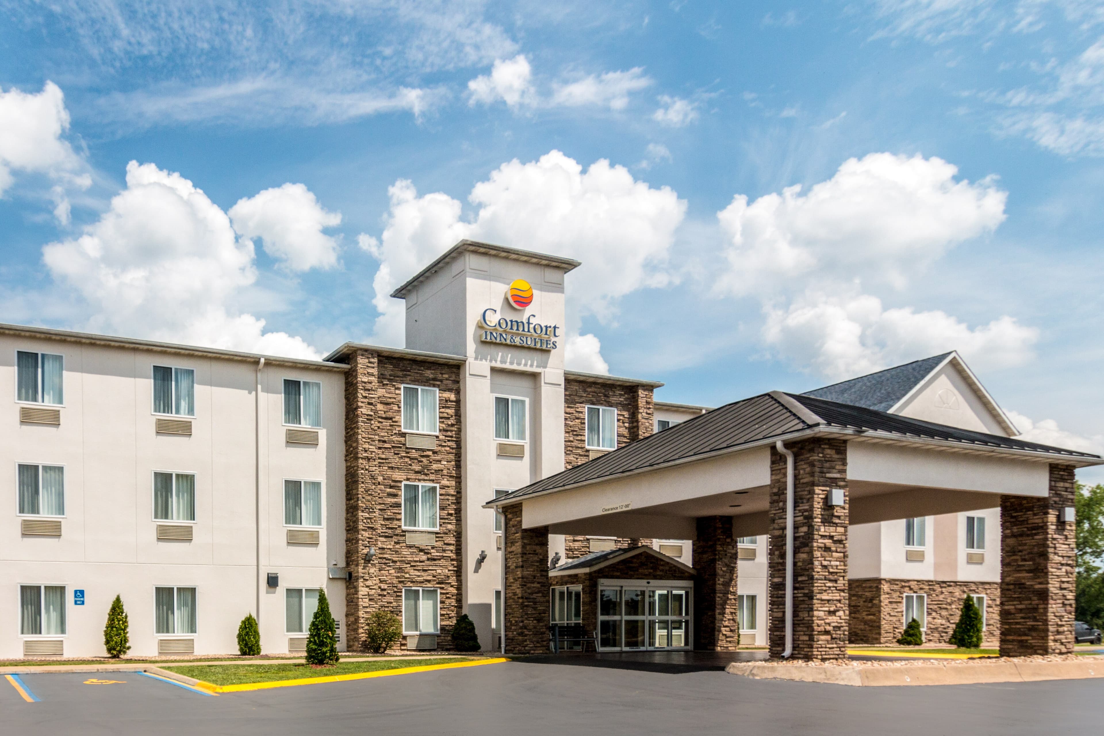 Comfort Inn & Suites - Hannibal - Image 1