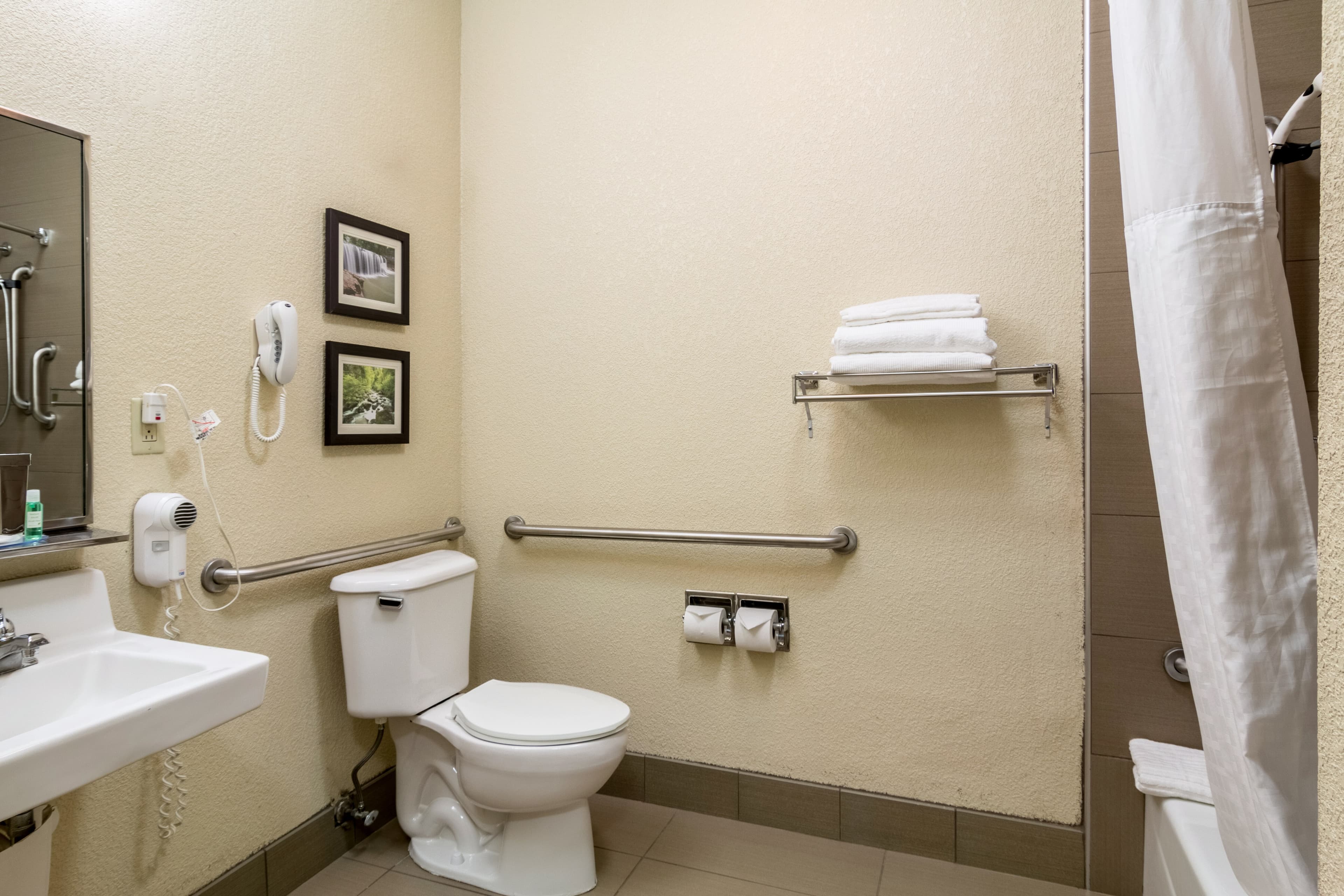 Comfort Inn & Suites - Hannibal — 8
