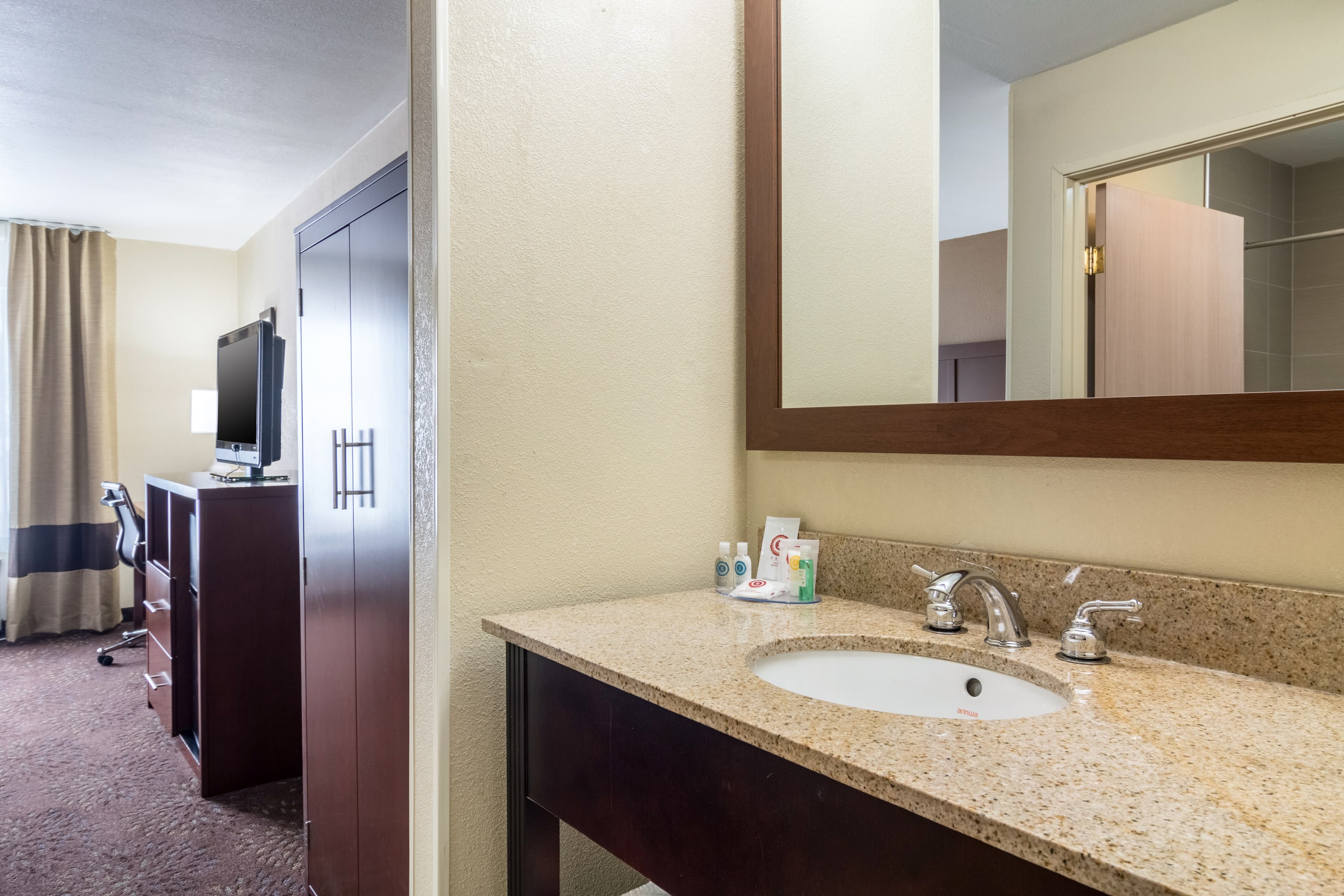 Comfort Inn & Suites - Hannibal — 16