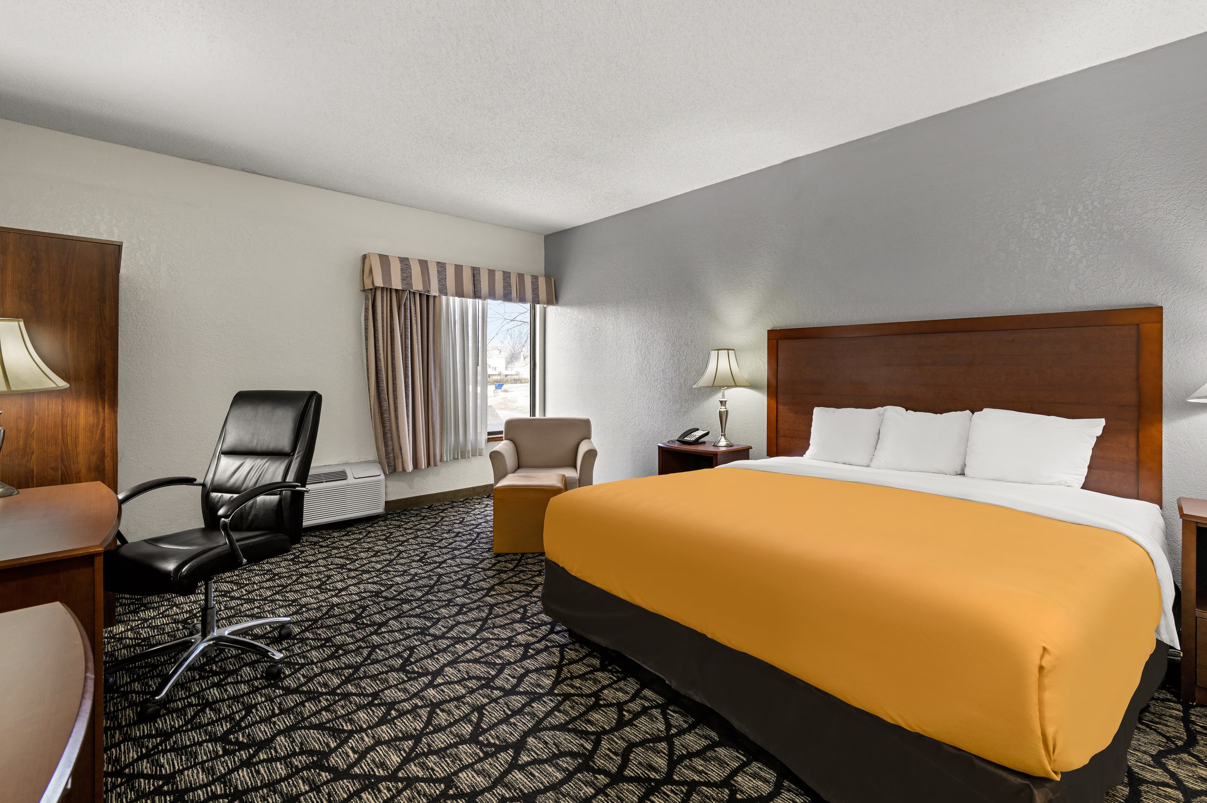 Suburban Studios Kansas City Airport North - Image 3