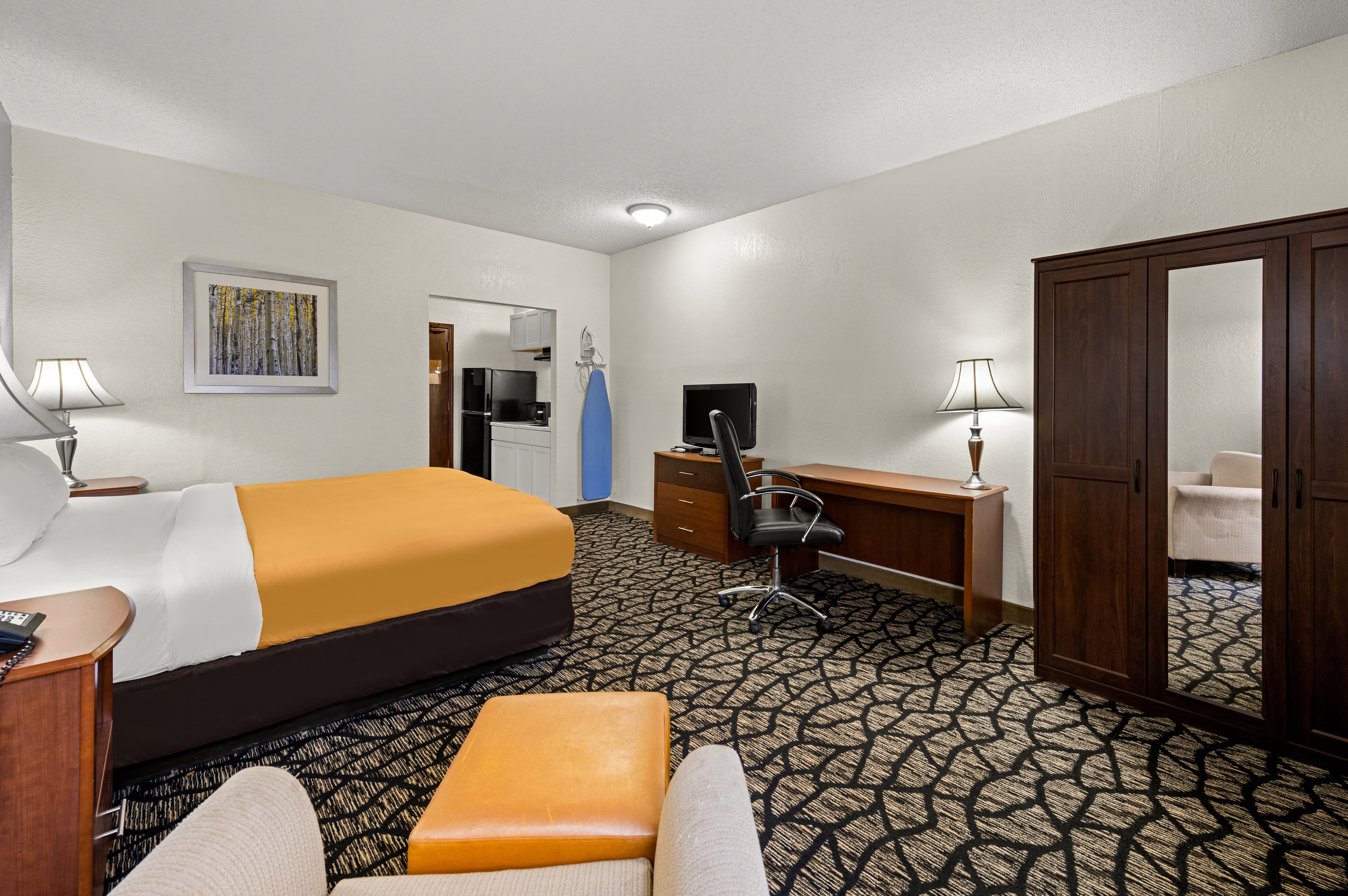 Suburban Studios Kansas City Airport North - Image 4