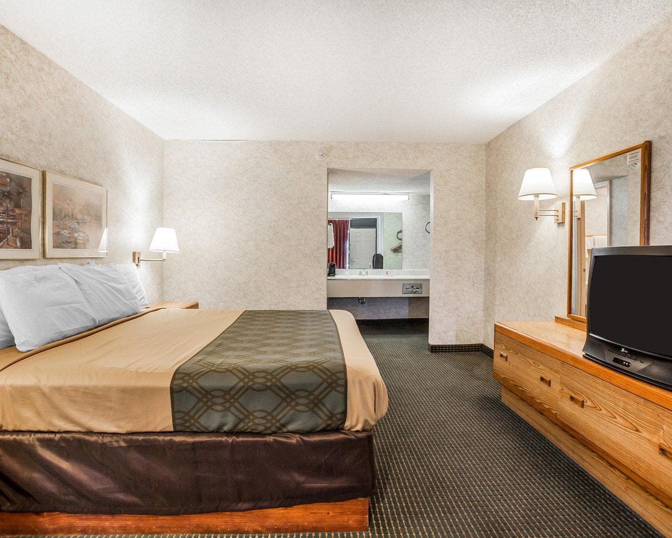 Econo Lodge Jefferson City — 6
