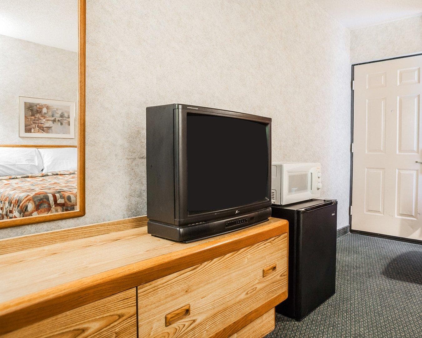 Econo Lodge Jefferson City — 9