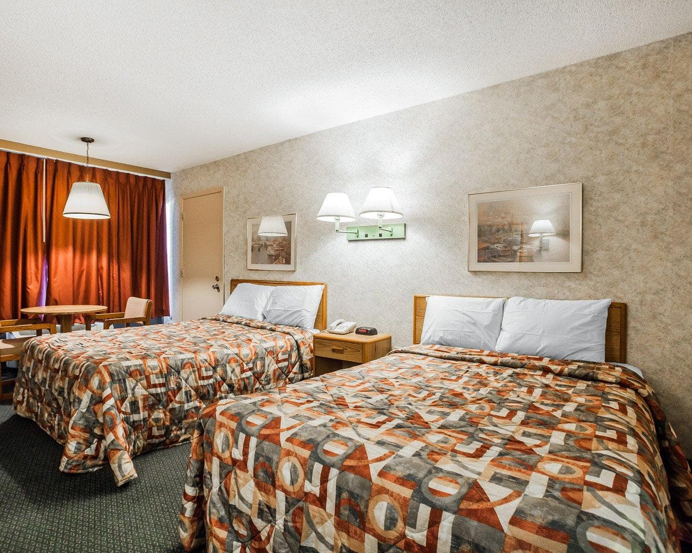 Econo Lodge Jefferson City — 10