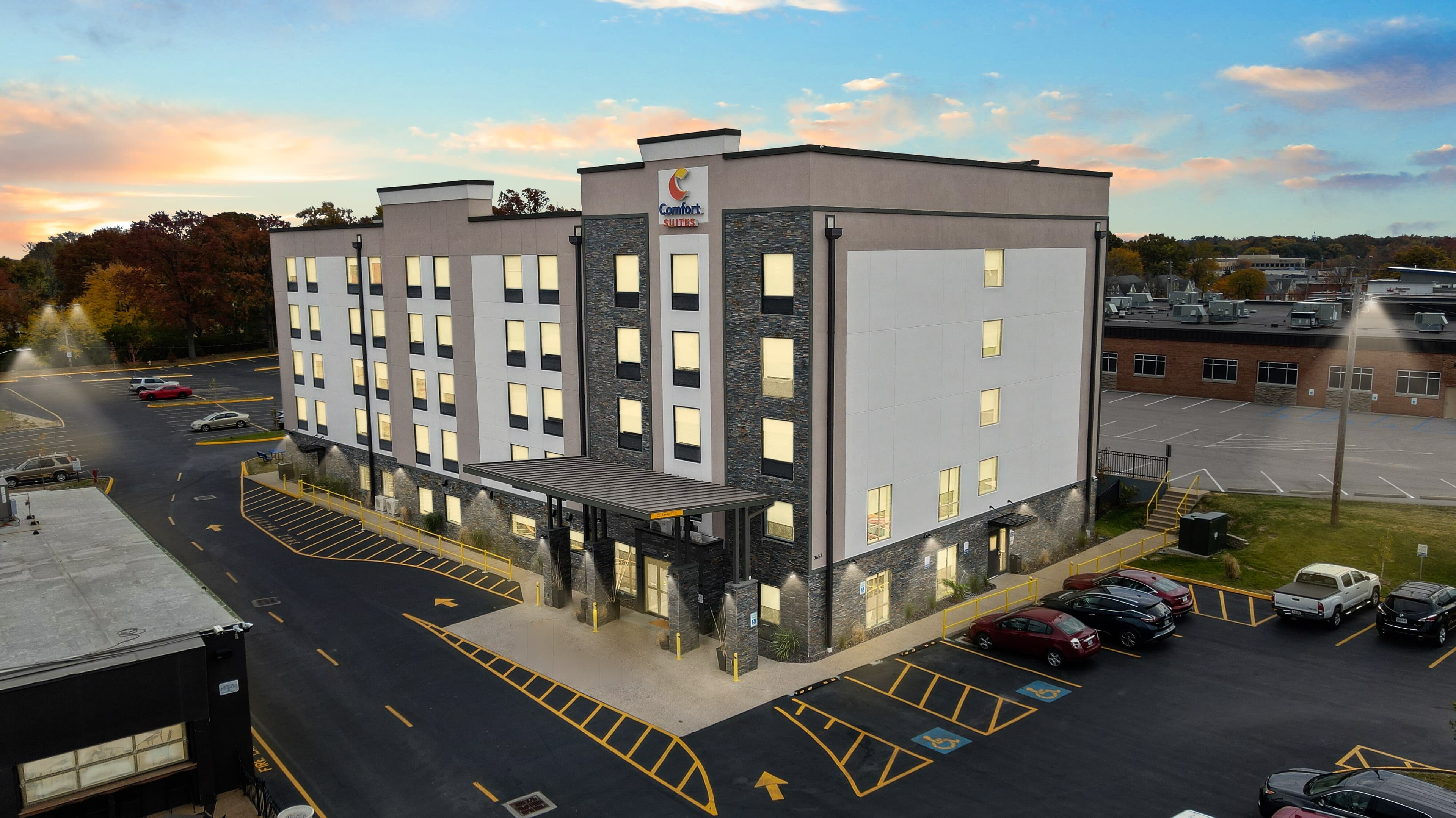 Comfort Suites St. Louis - Sunset Hills - Image 1