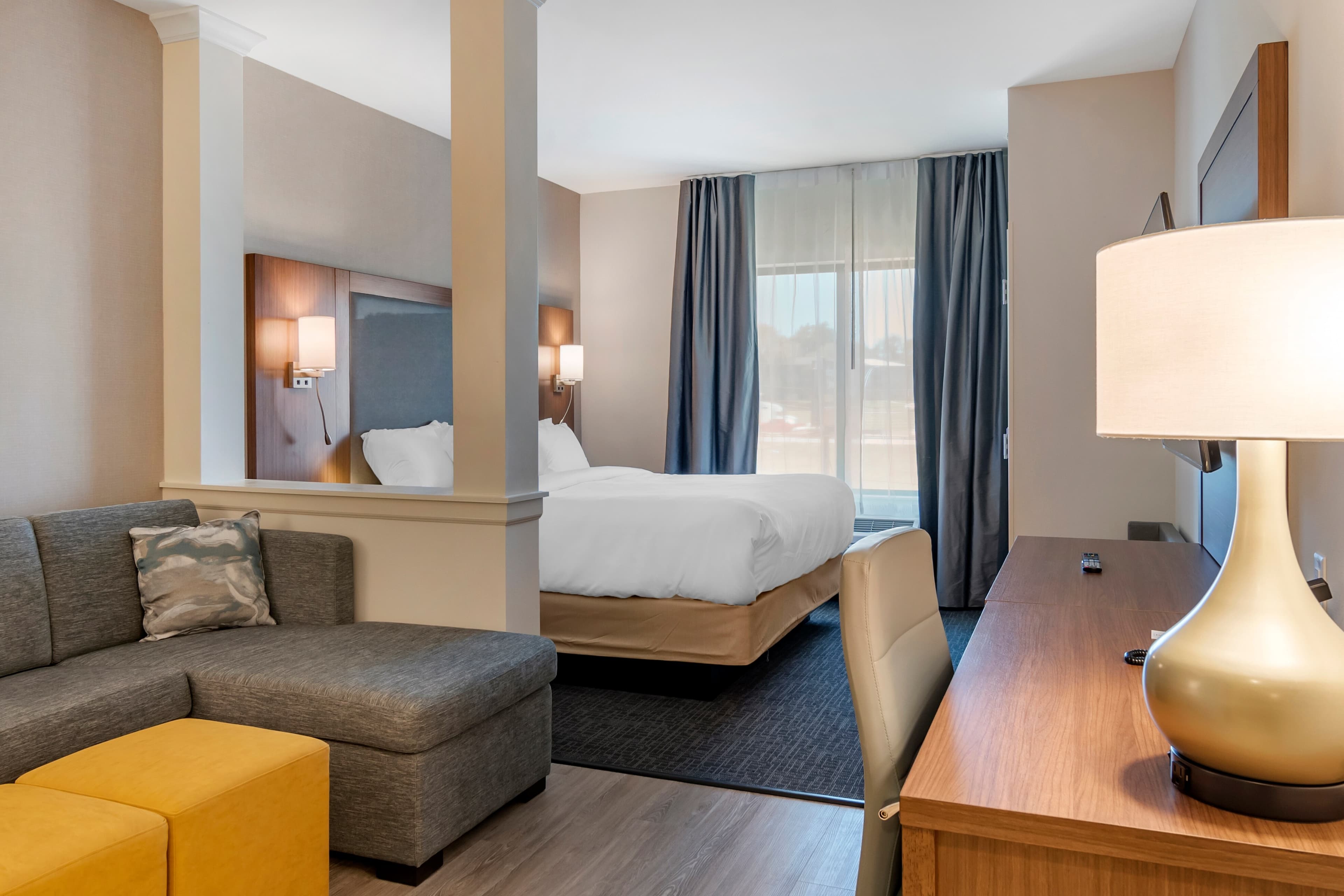 Comfort Suites Grandview - Kansas City - Image 2