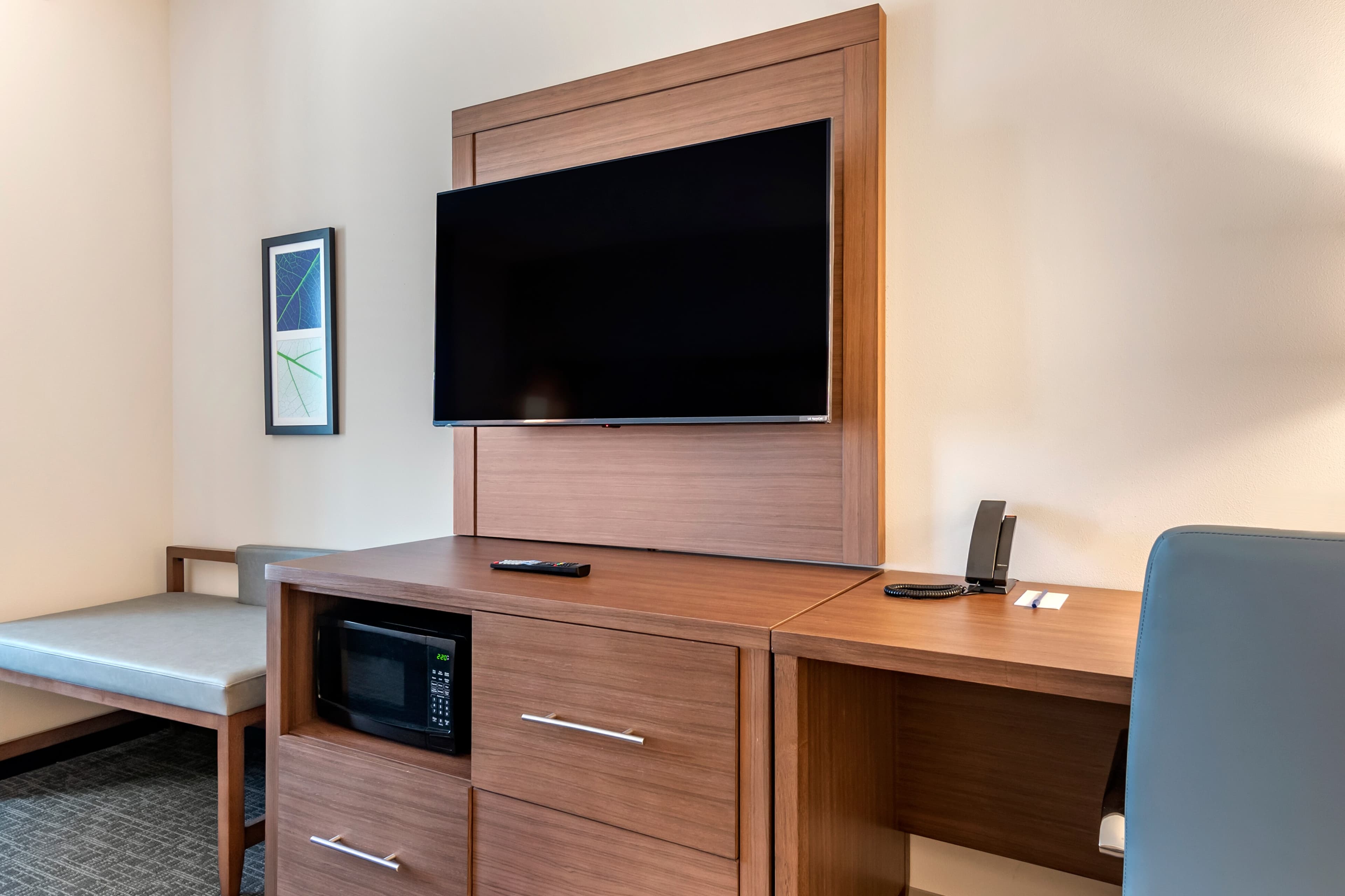 Comfort Suites Grandview - Kansas City - Image 3
