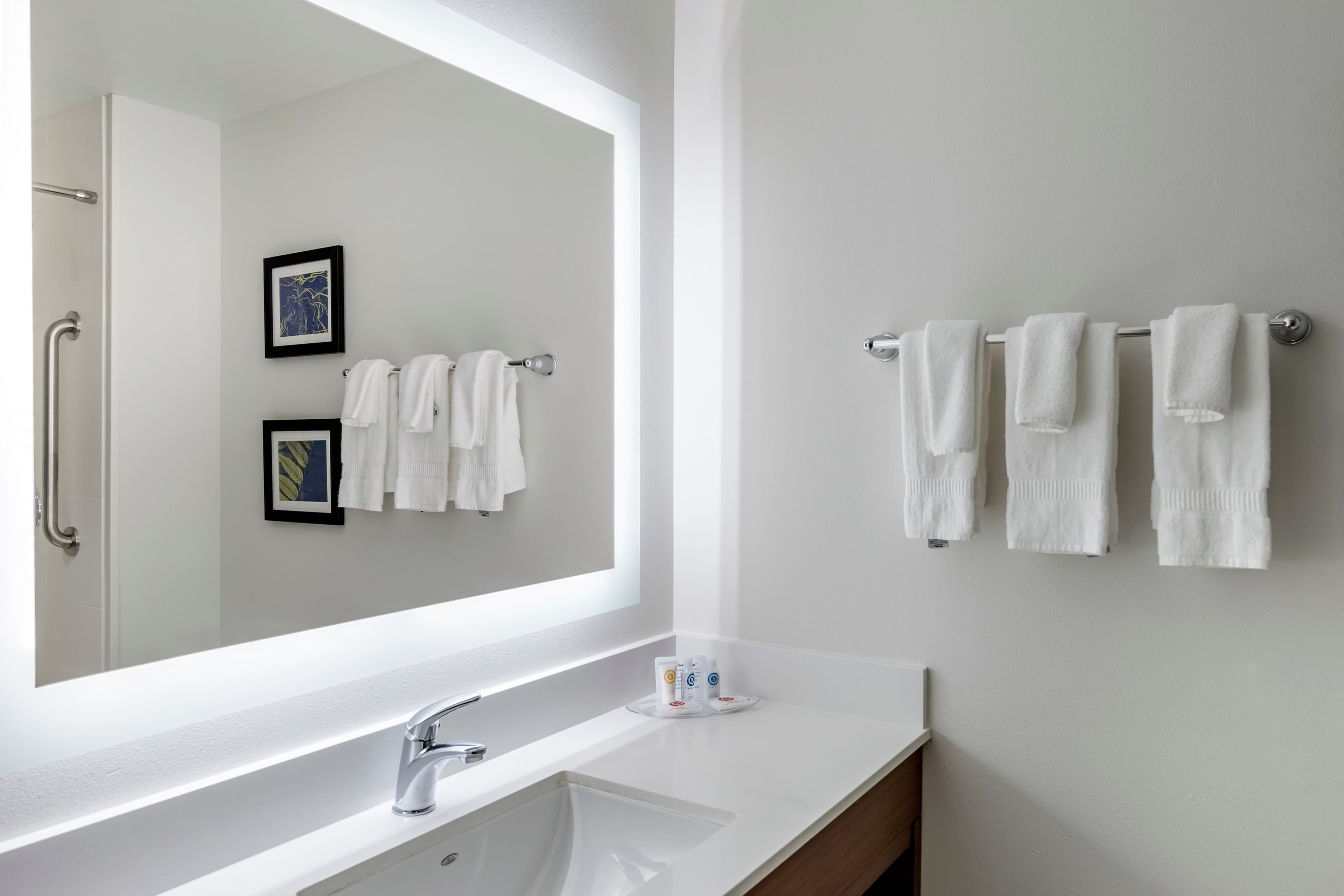 Comfort Suites Grandview - Kansas City — 22