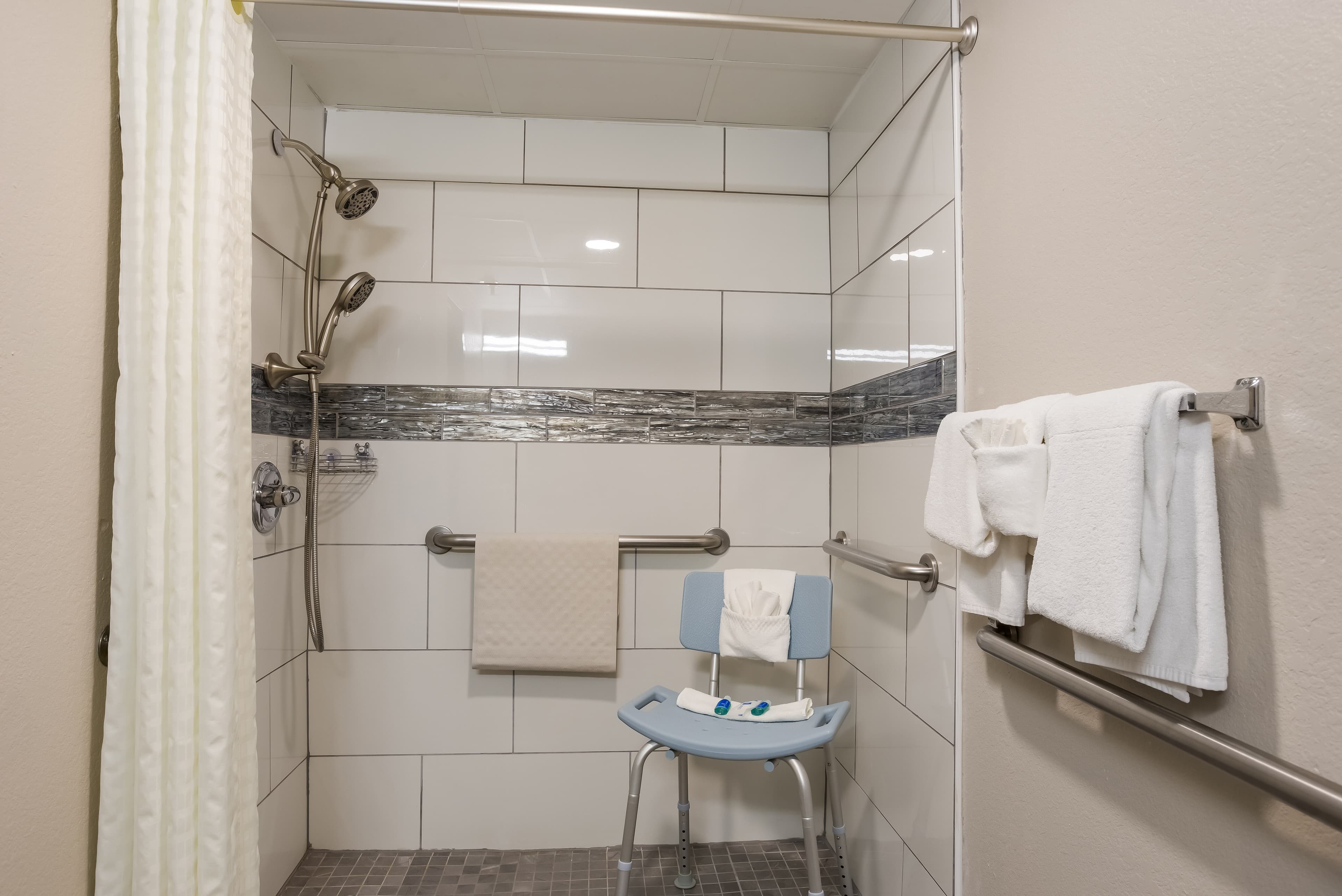 Rodeway Inn Branson, Brick House - Image 5