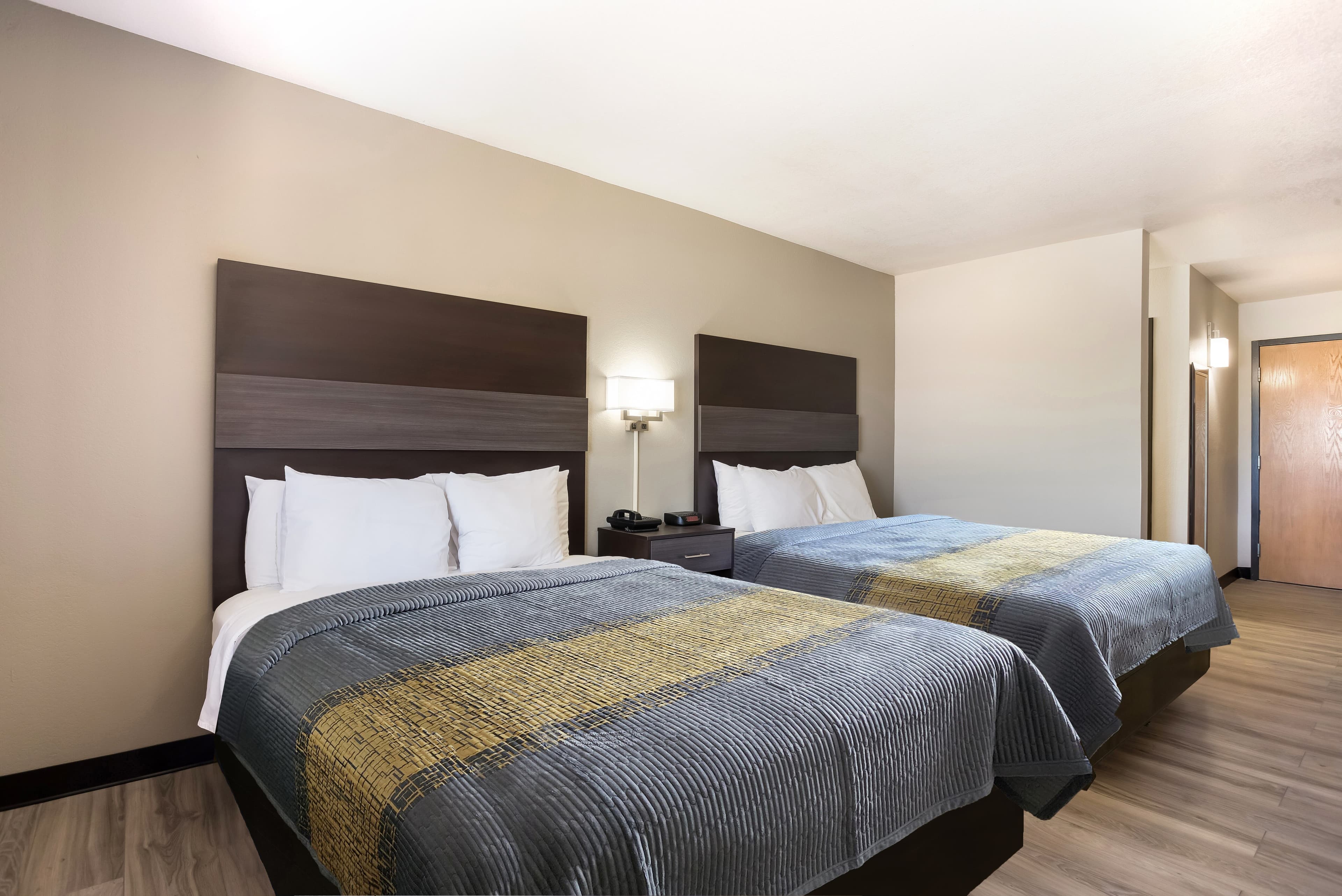 Rodeway Inn Branson, Brick House — 11