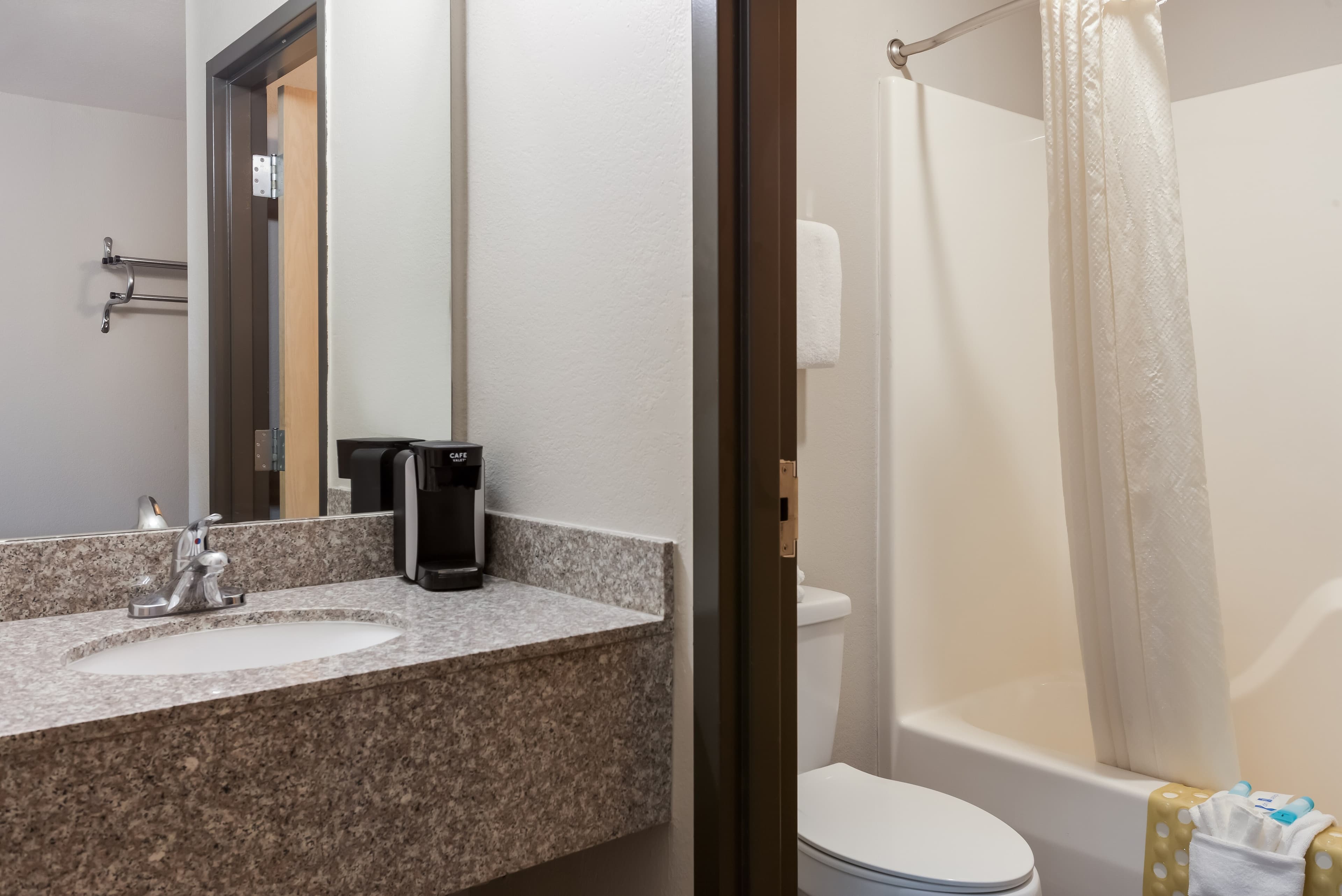 Rodeway Inn Branson, Brick House — 14