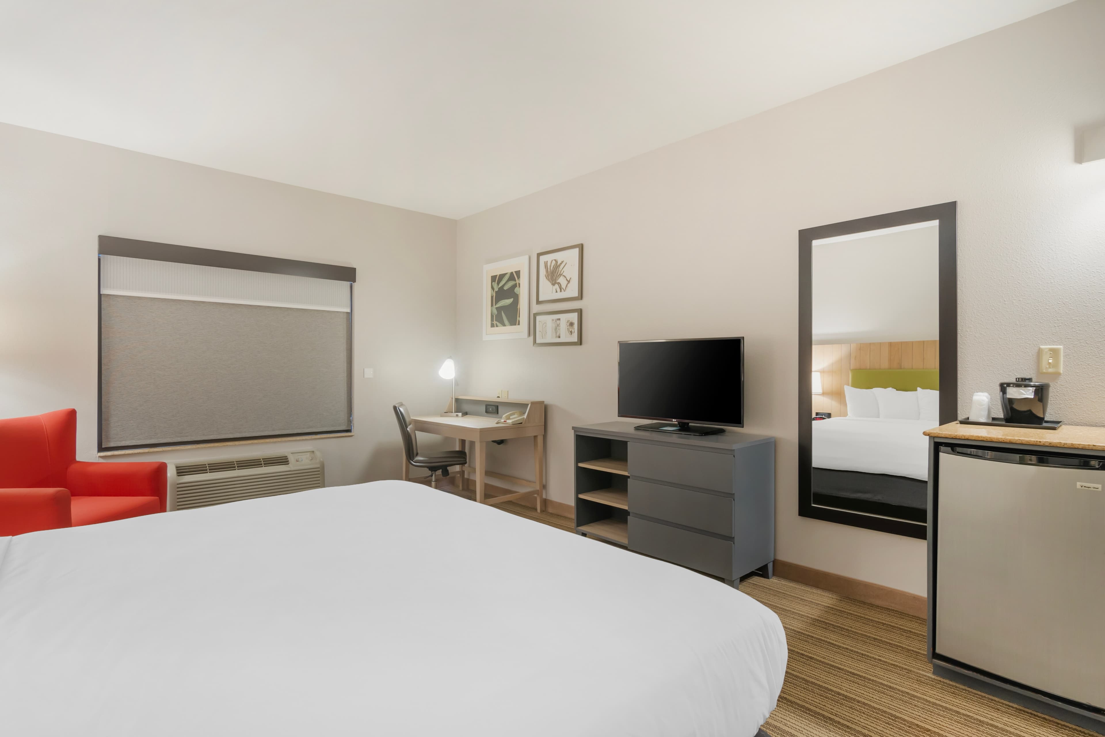 Country Inn & Suites by Radisson, Columbia, MO - Image 3