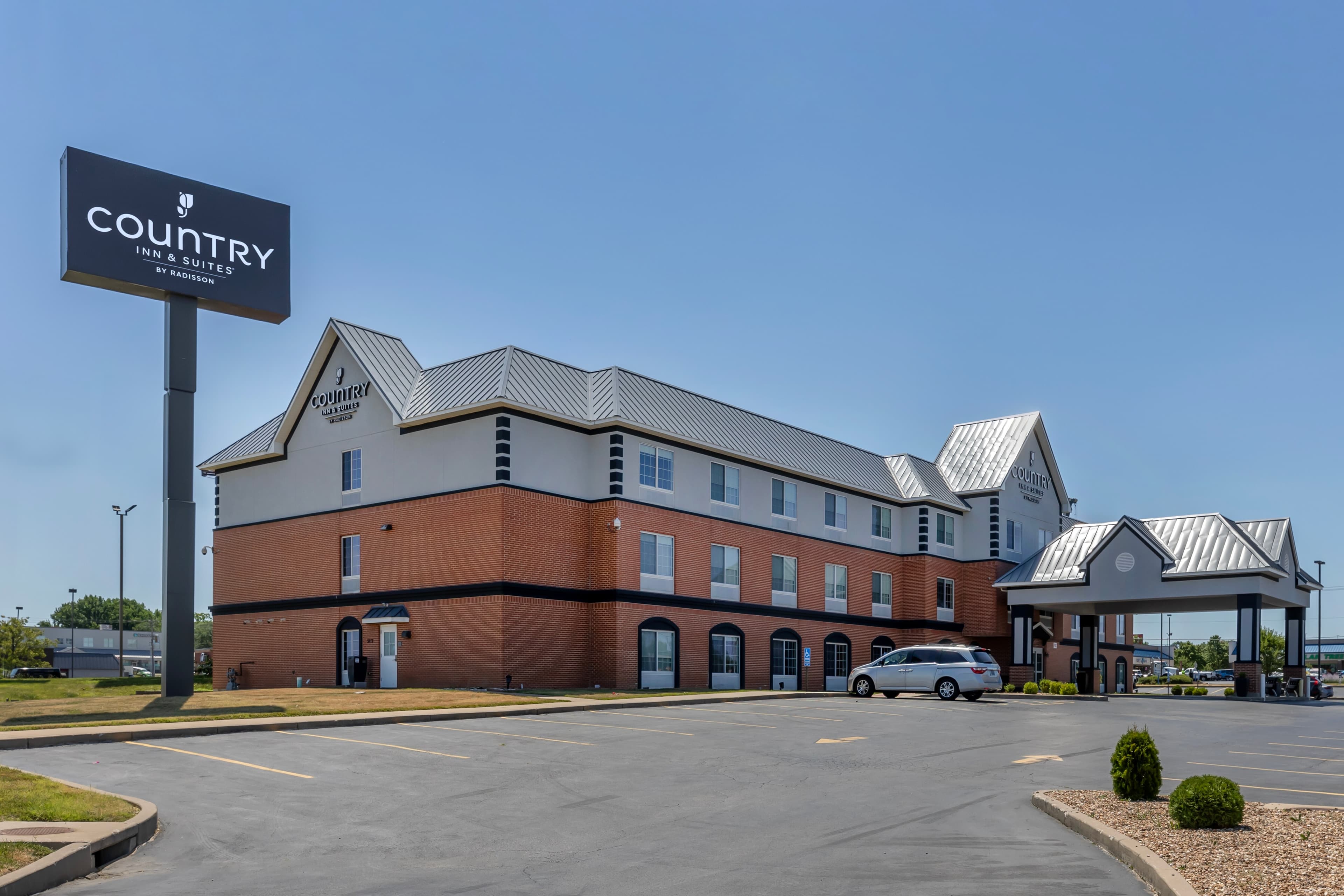 Country Inn & Suites by Radisson, St. Peters, MO - Image 1