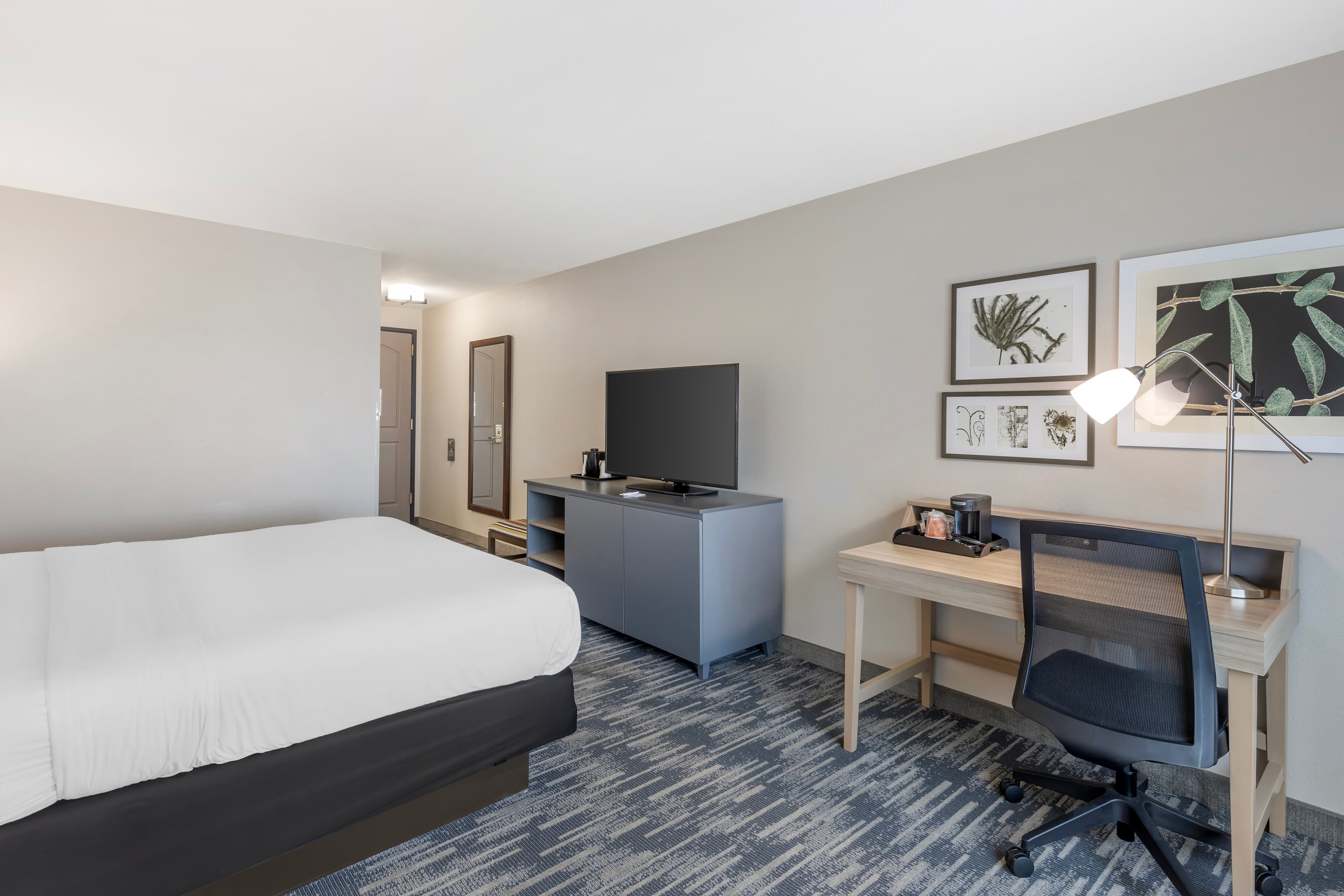 Country Inn & Suites by Radisson, St. Peters, MO - Image 4