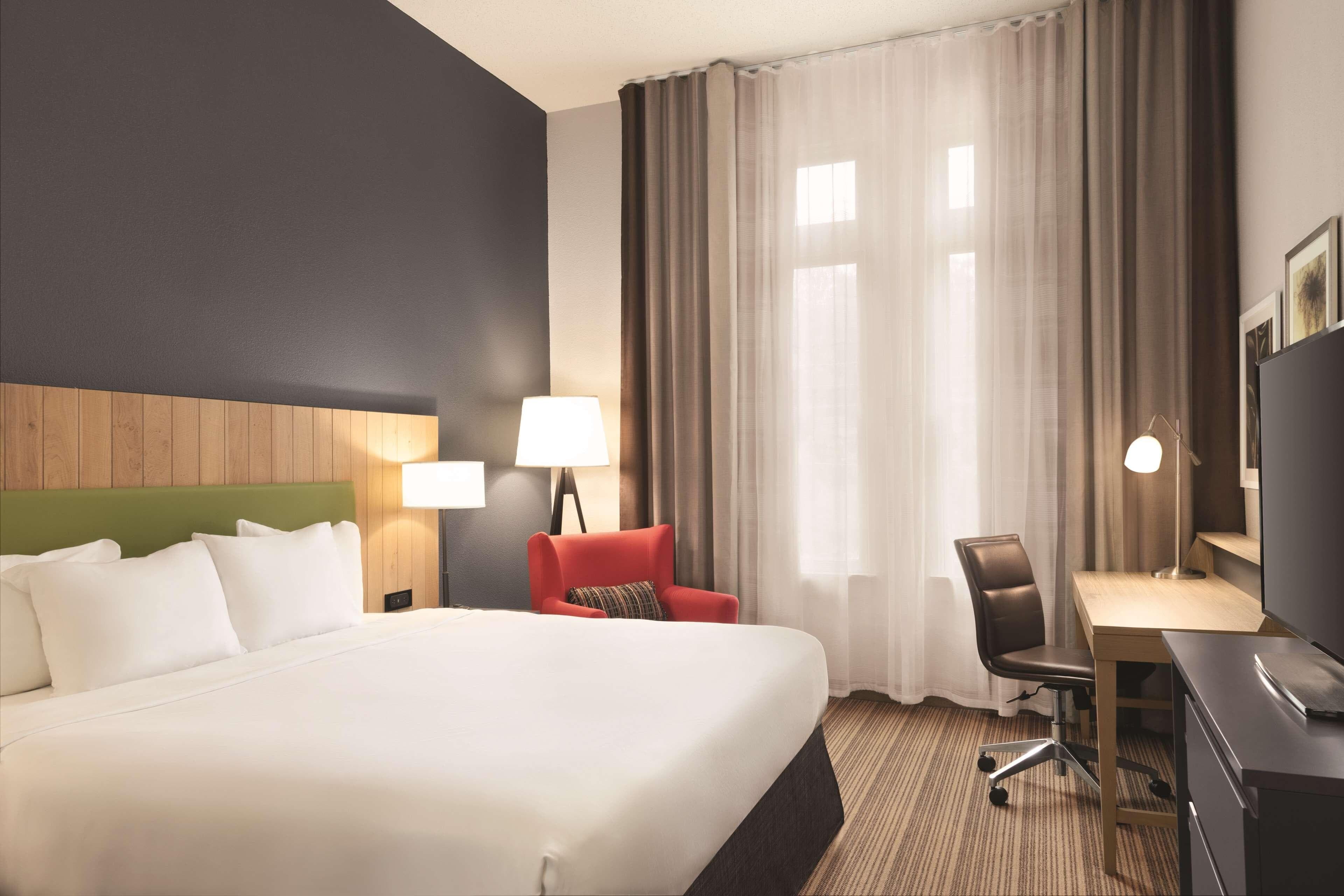 Country Inn & Suites by Radisson, St. Charles Historic District — 8