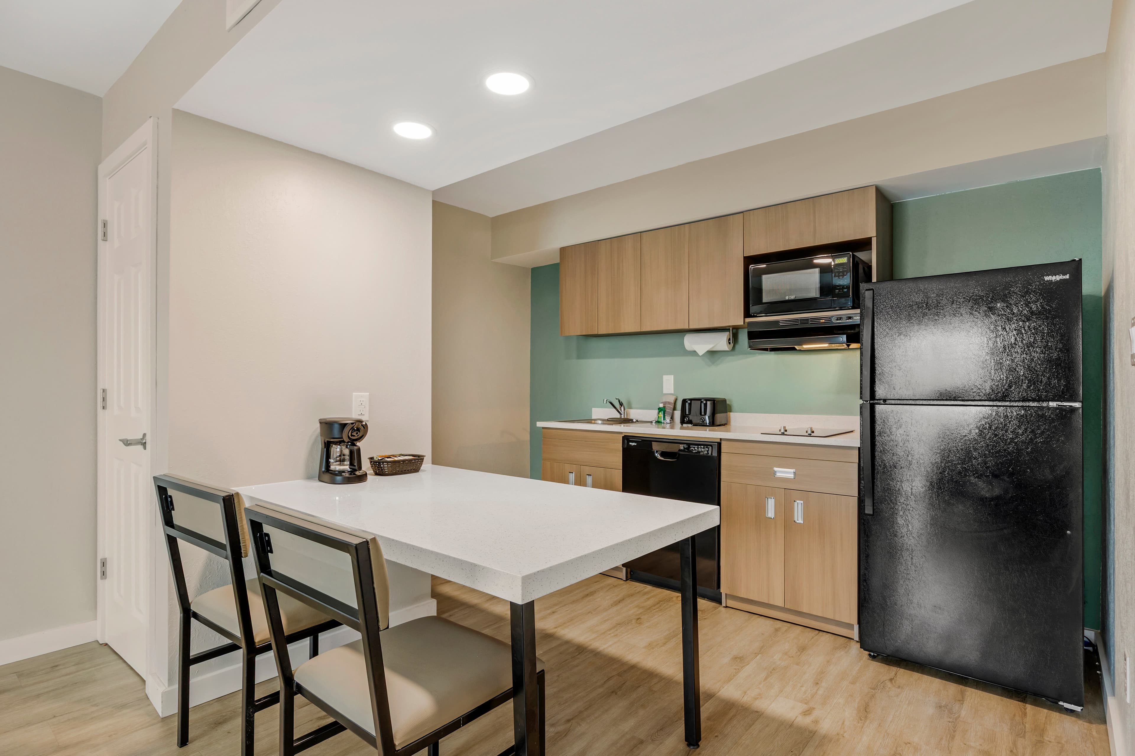 MainStay Suites Springfield South - Battlefield Rd - Image 5