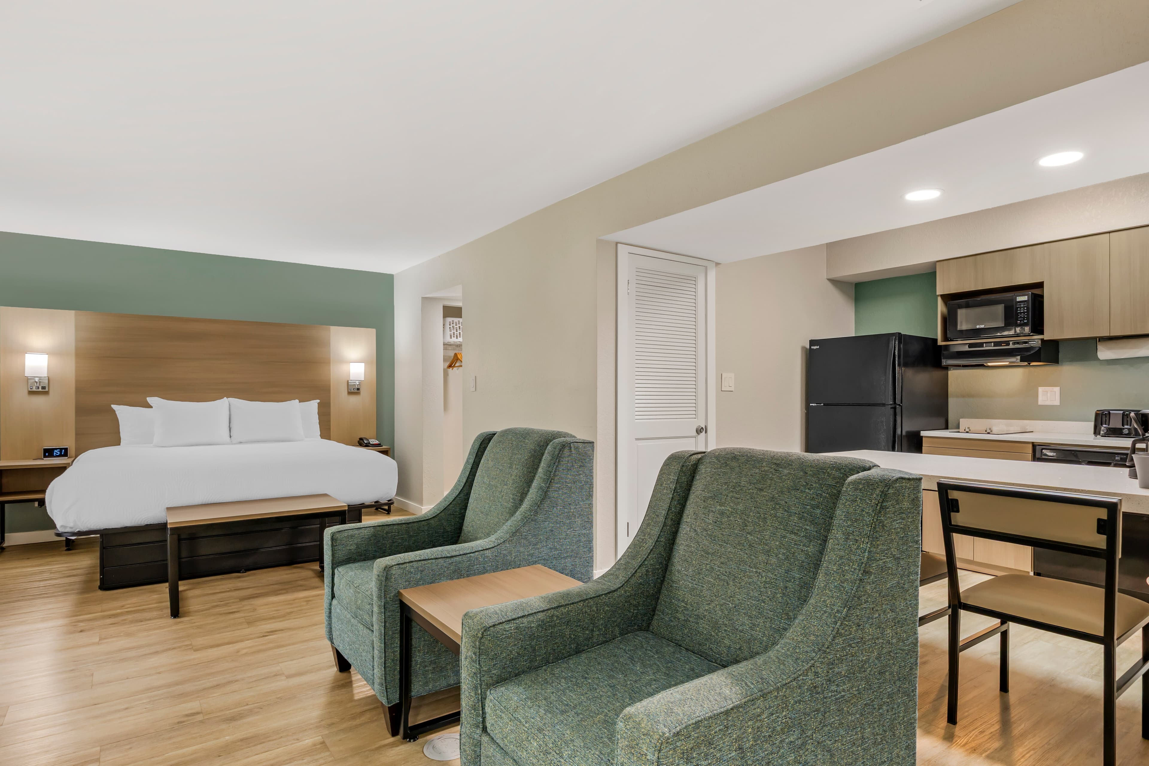 MainStay Suites Springfield South - Battlefield Rd - Image 1